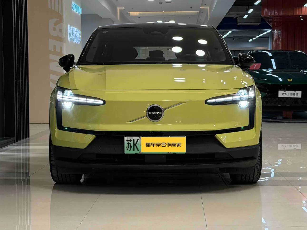 Volvo EX30  из Китая