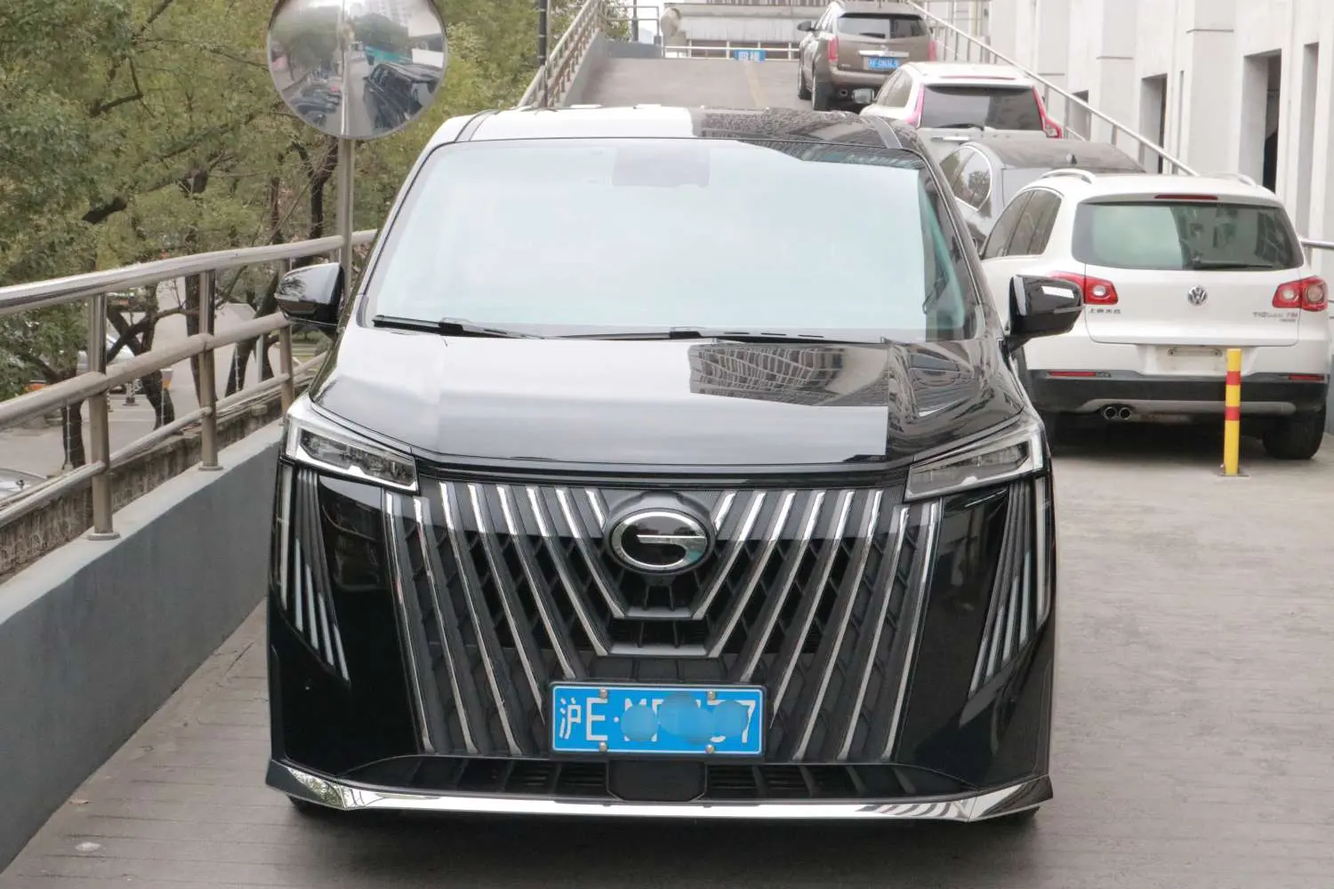 GAC Trumpchi M8  из Китая