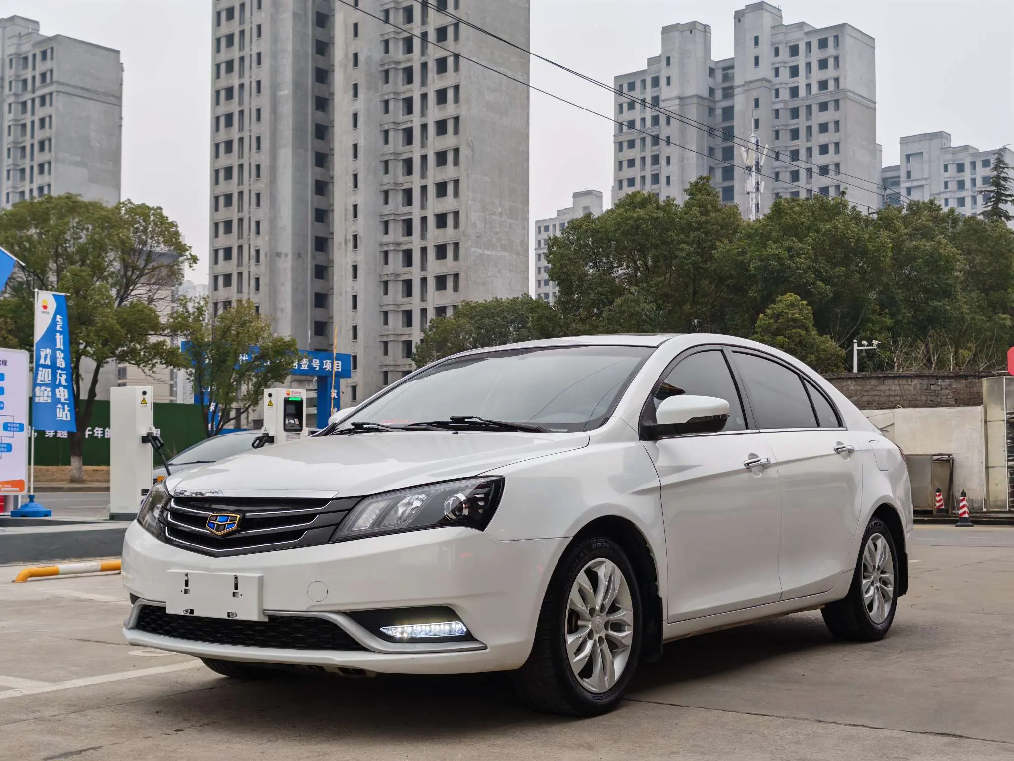 Geely Emgrand  из Китая