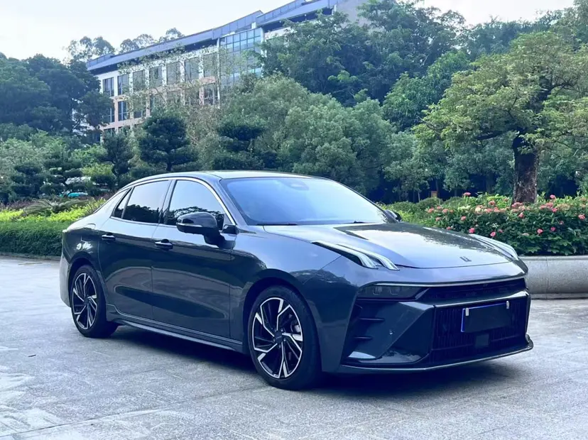 Lynk & Co 03