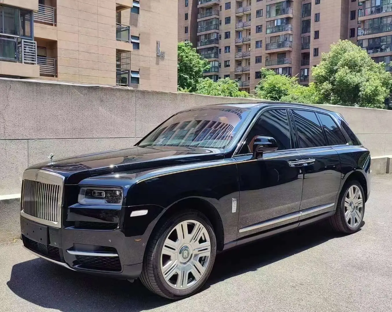 Rolls Royce Cullinan  из Китая