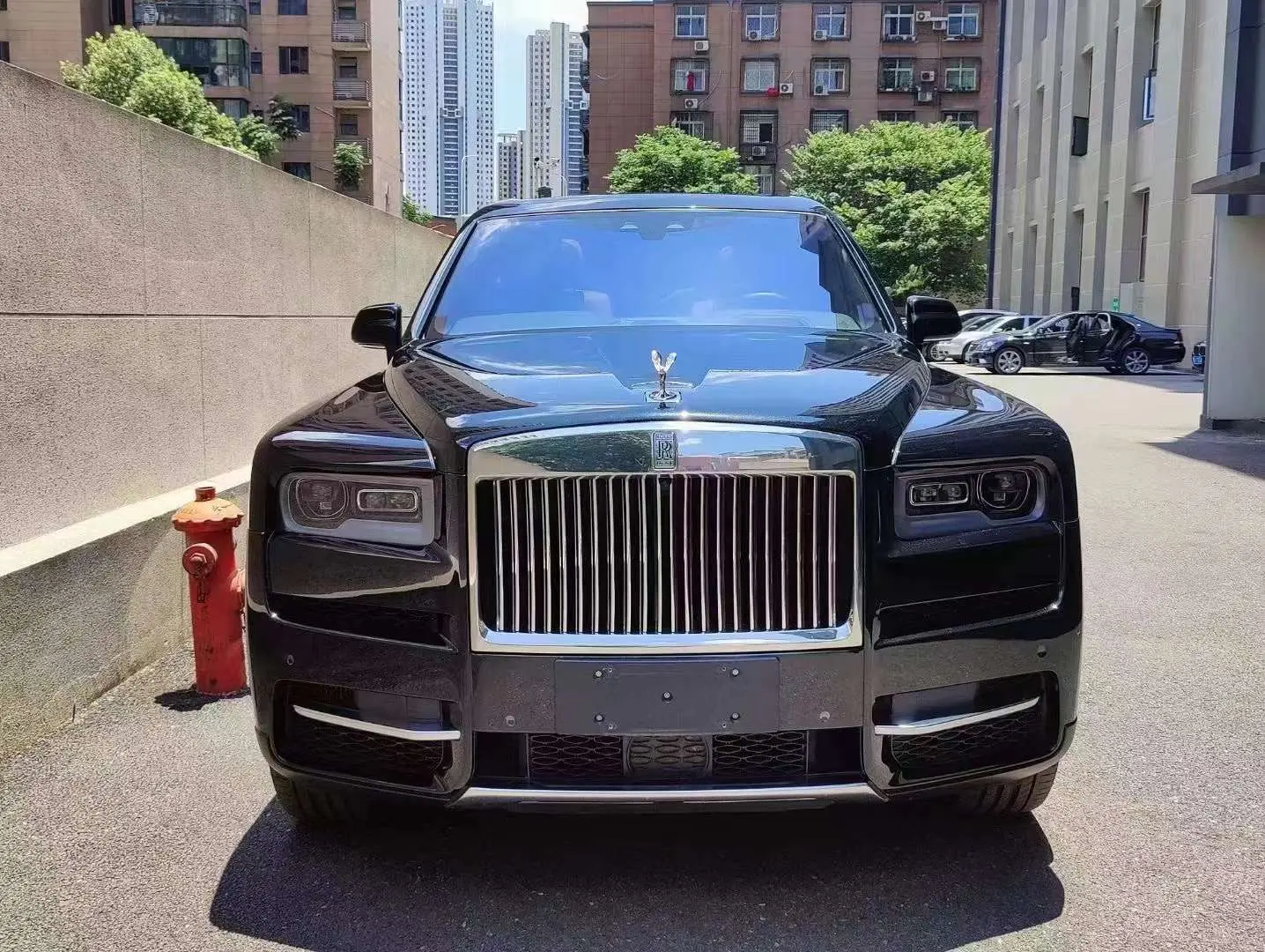 Rolls Royce Cullinan  из Китая