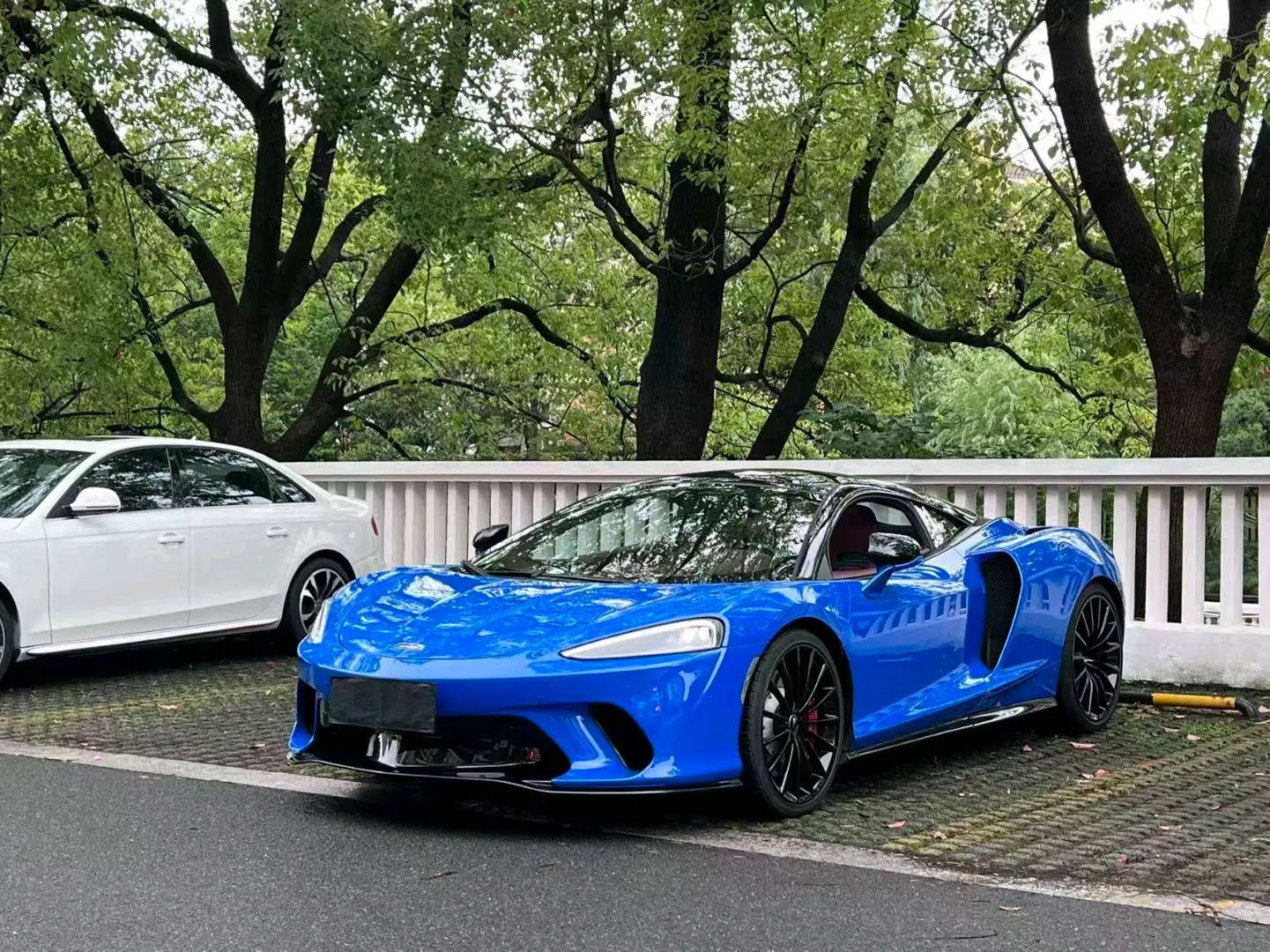 McLaren GT  из Китая