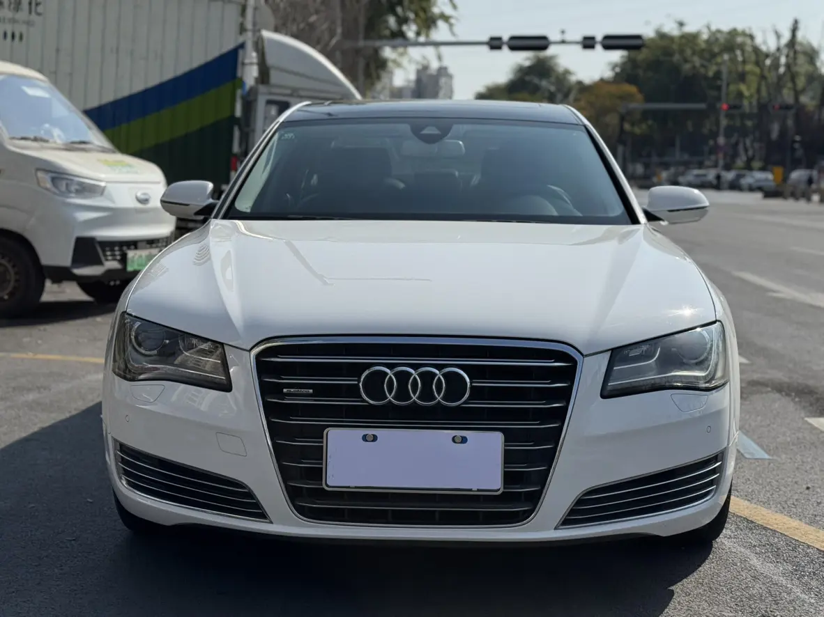Audi A8  из Китая