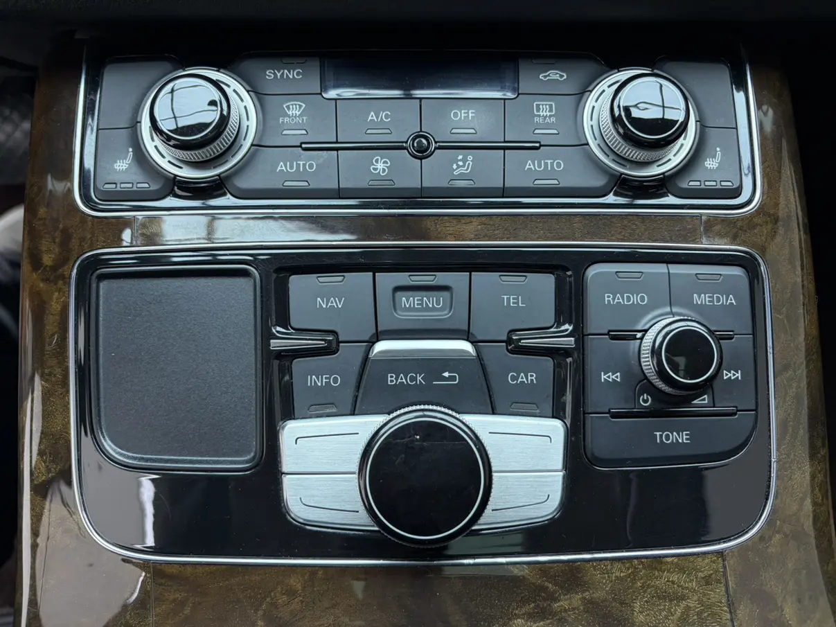 Audi A8  из Китая