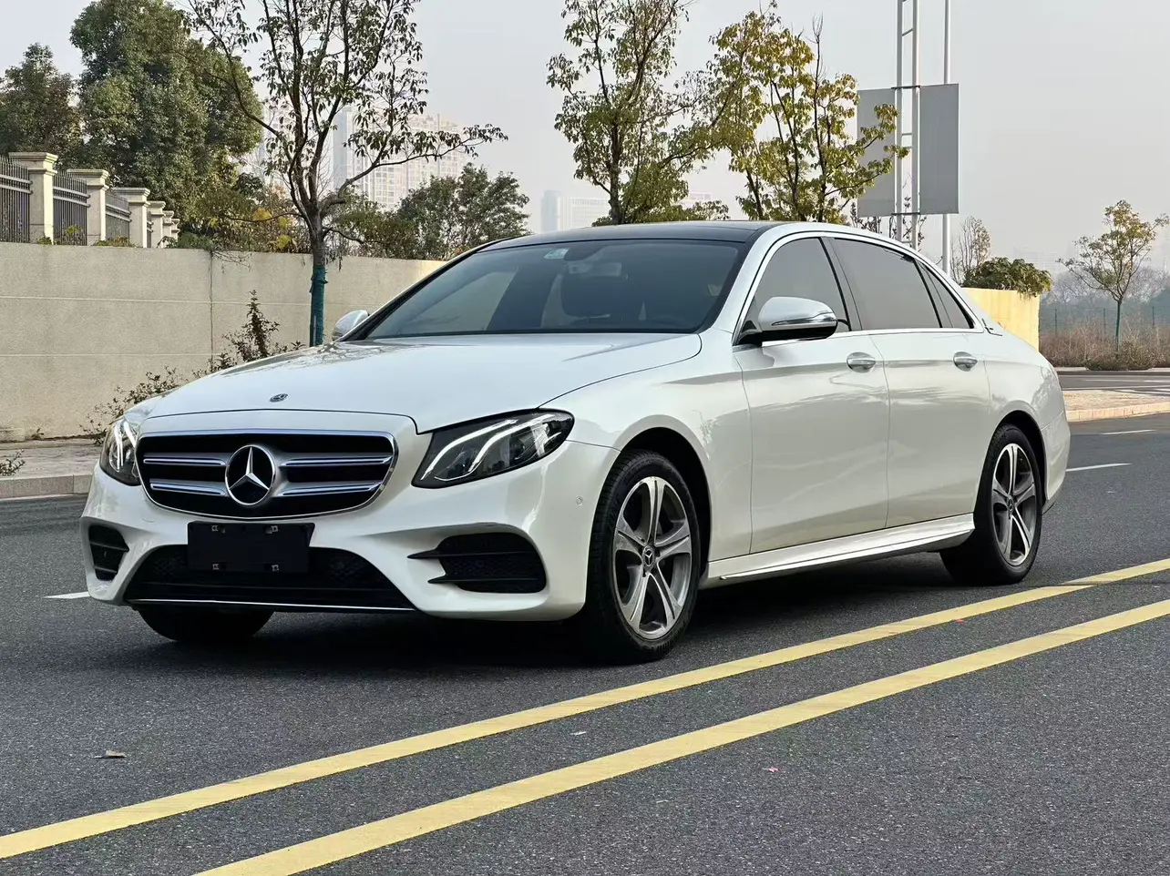 Mercedes-Benz E-Class  из Китая