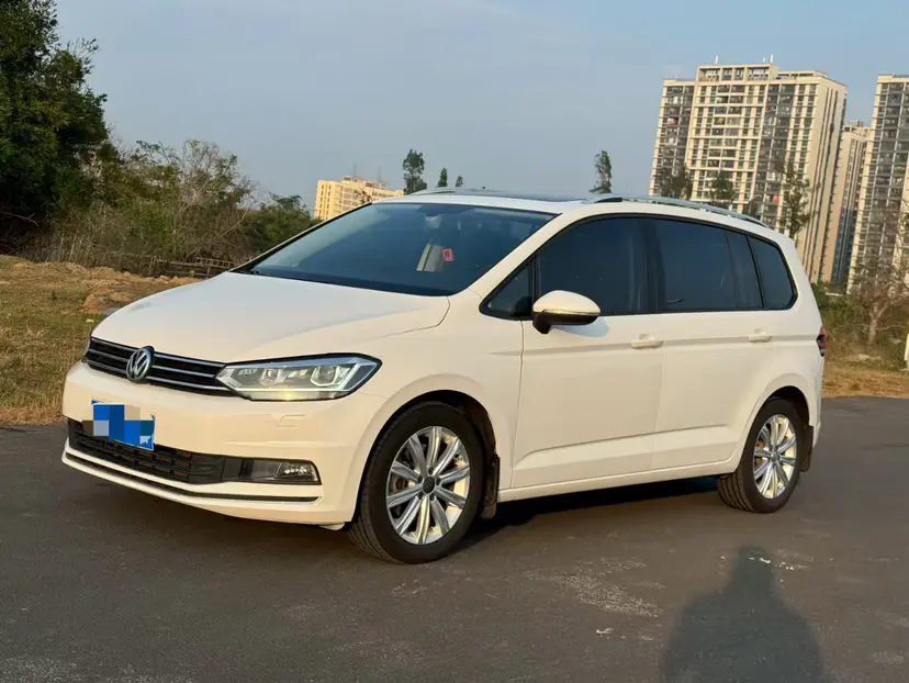 Volkswagen Touran L  из Китая