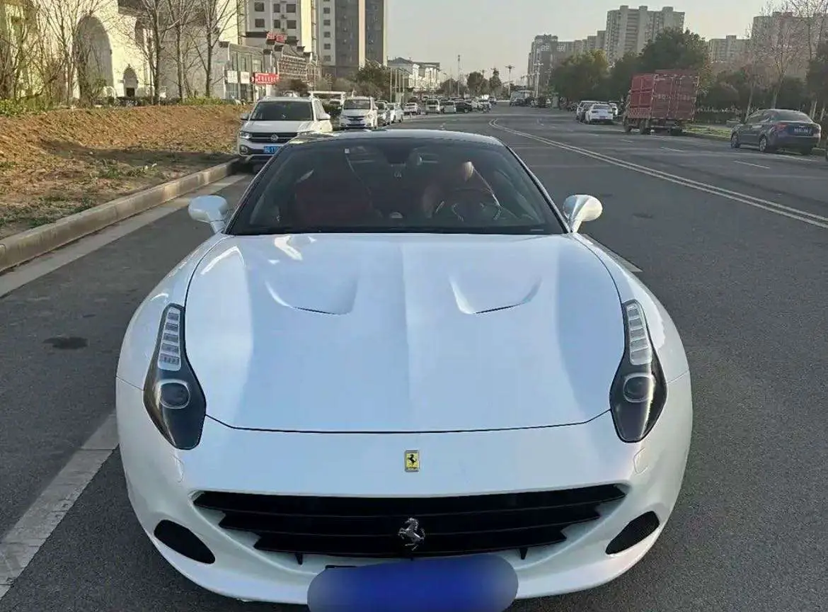 Ferrari California T  из Китая