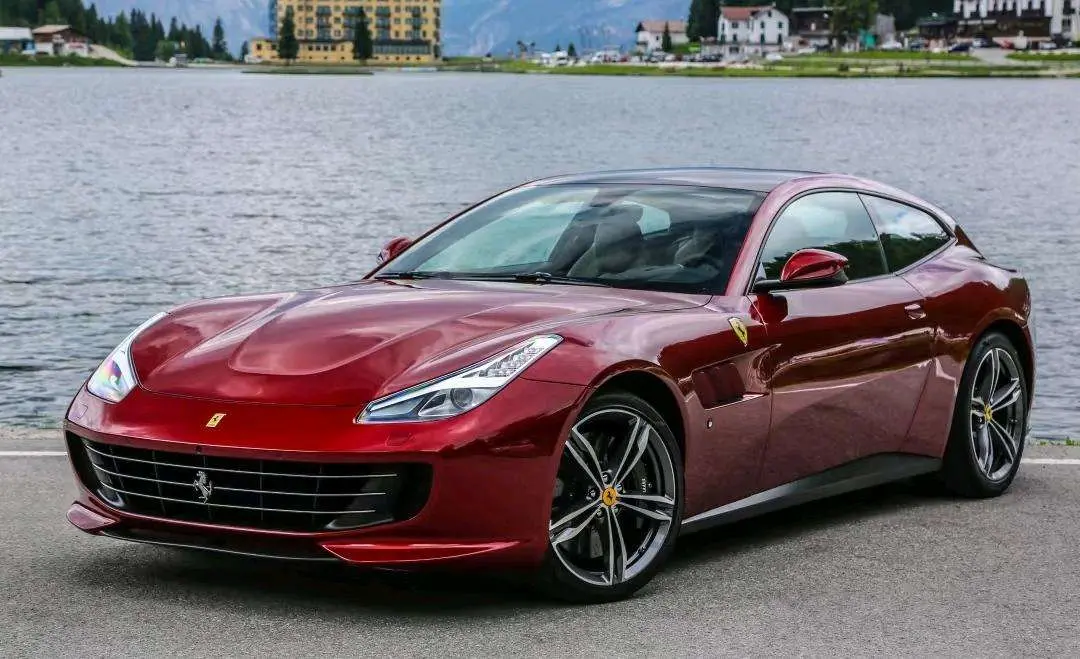 Ferrari GTC4Lusso  из Китая