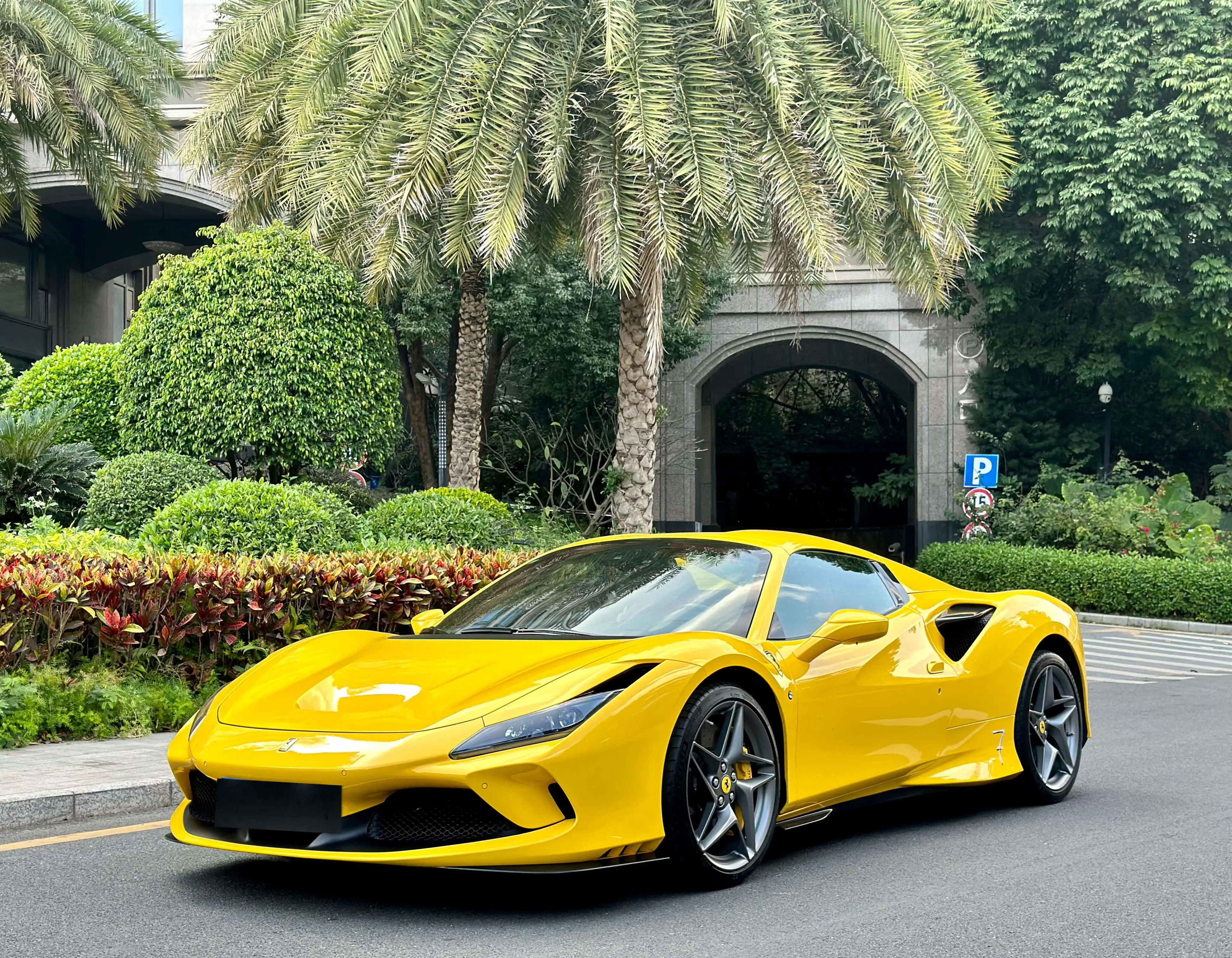 Ferrari F8  из Китая