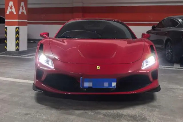 Ferrari F8  из Китая