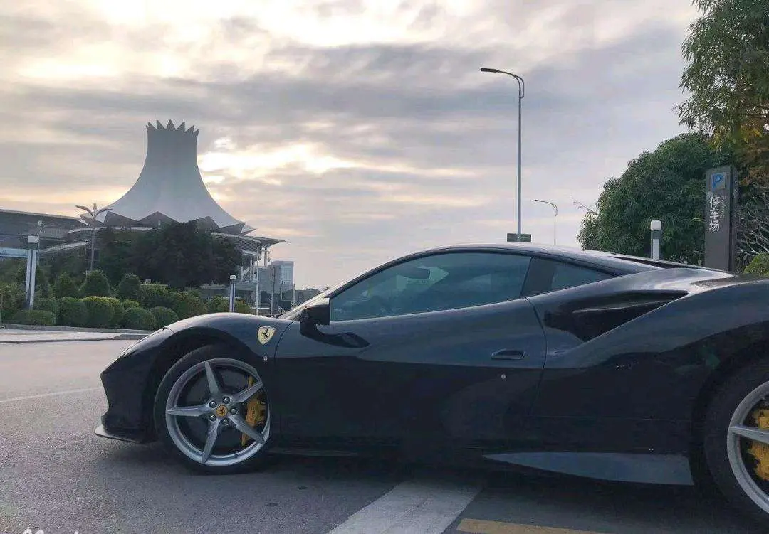 Ferrari F8  из Китая