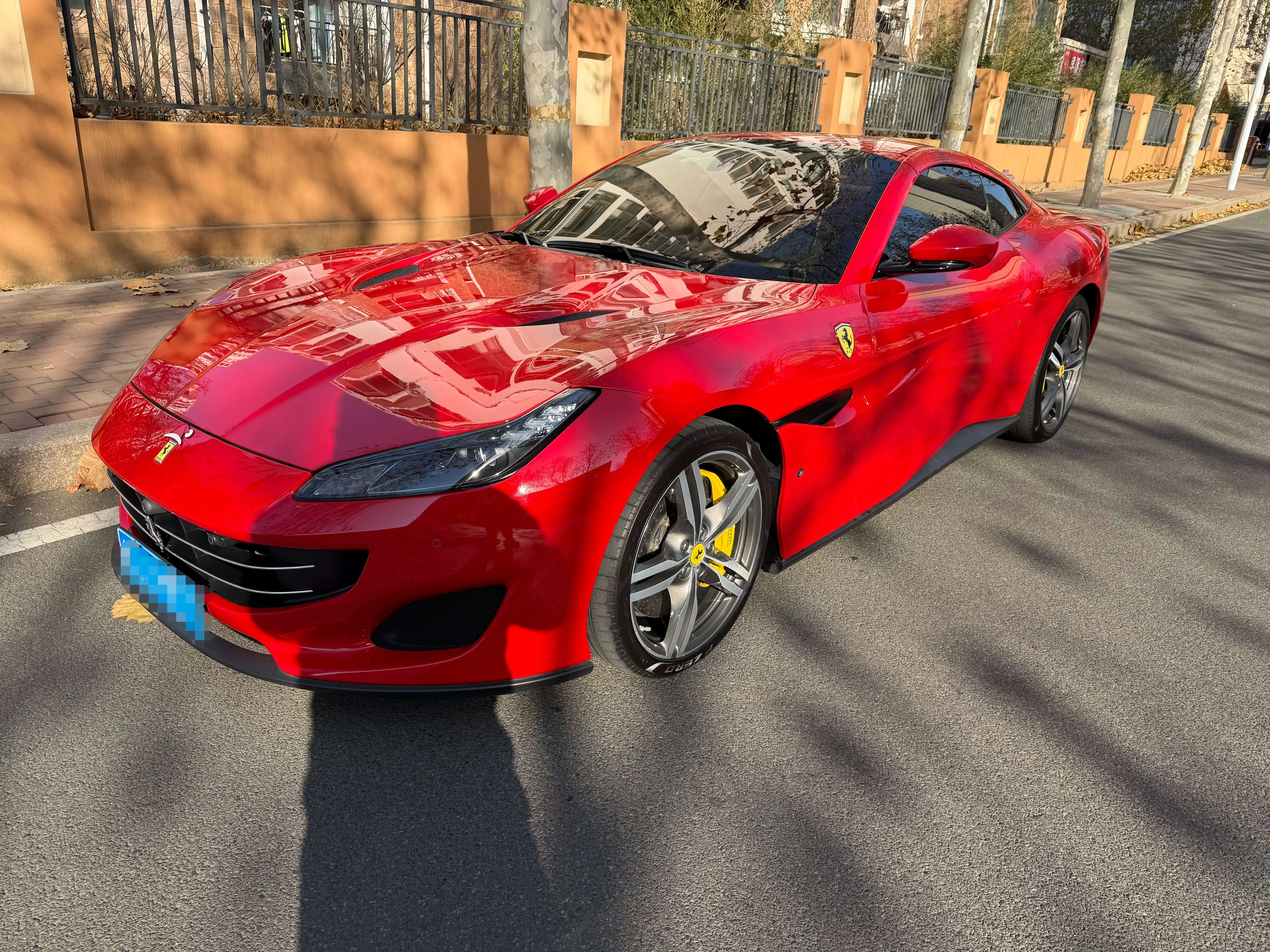 Ferrari Portofino  из Китая