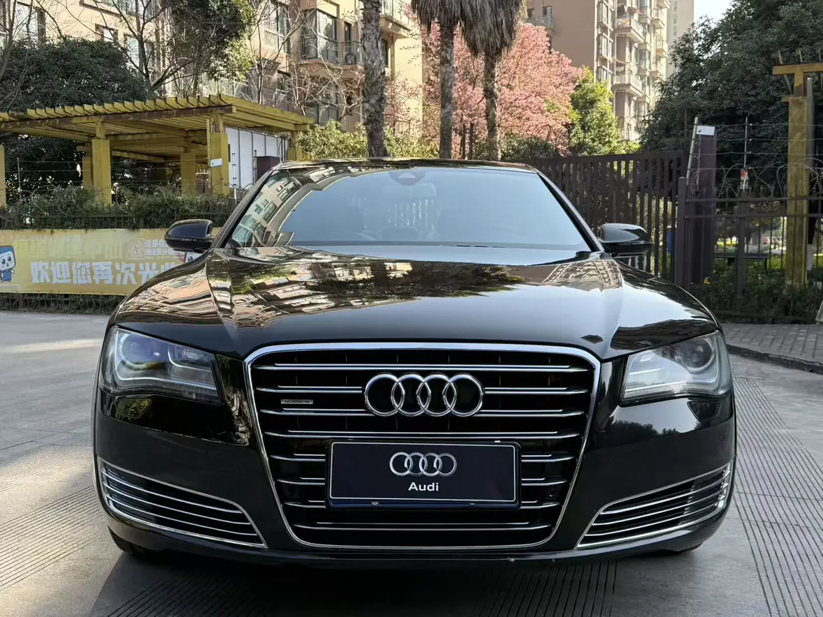 Audi A8  из Китая
