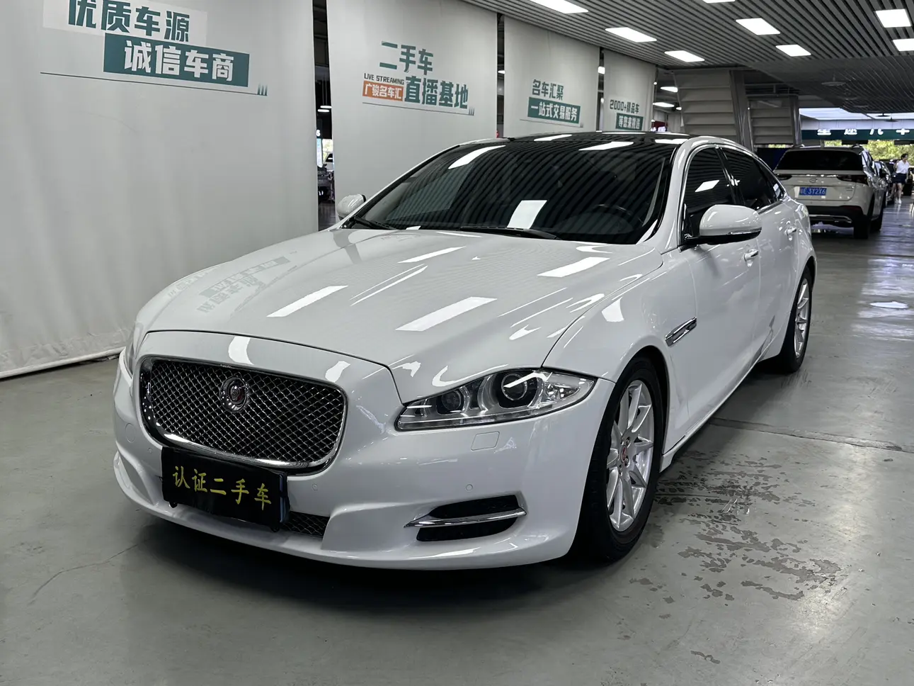 Jaguar XJ  из Китая