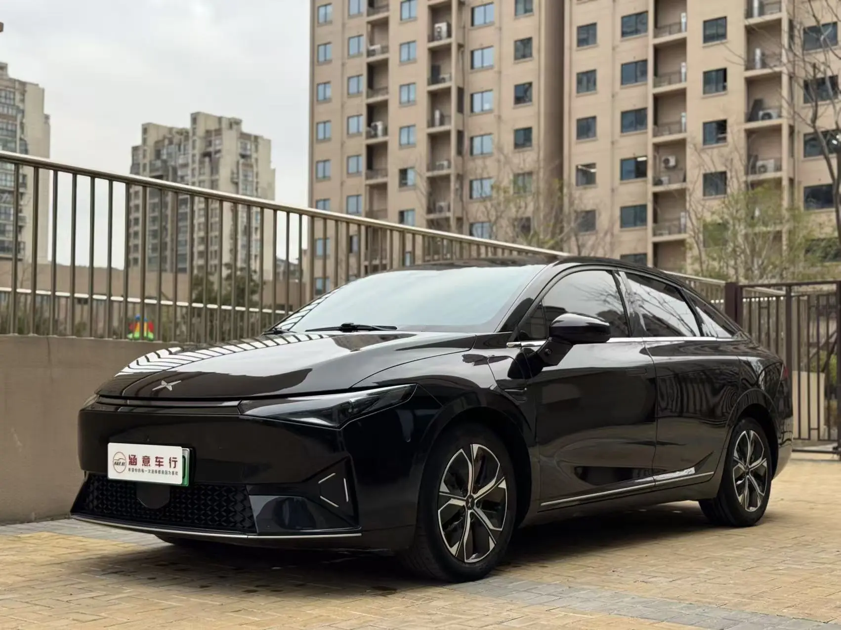 Xpeng P5  из Китая