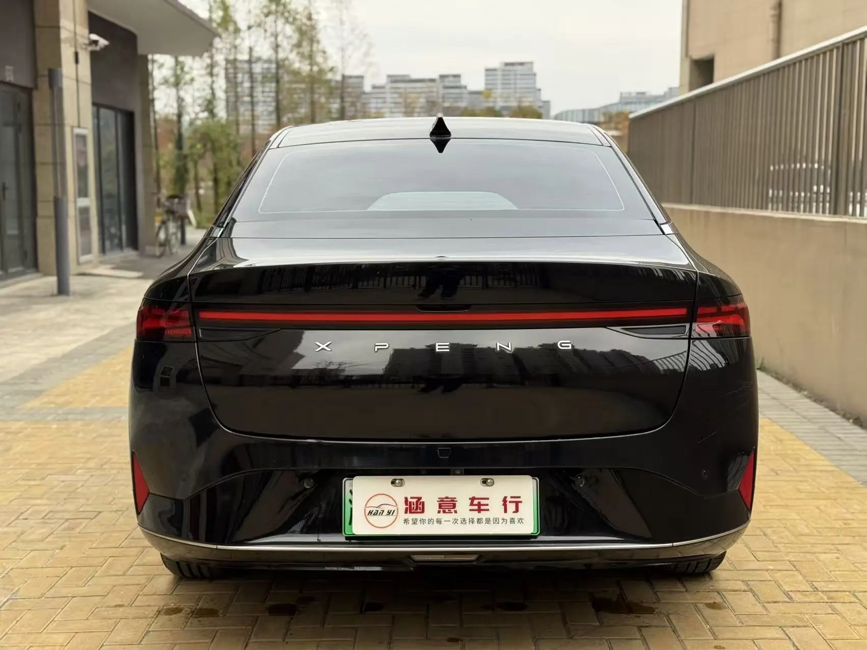 Xpeng P5  из Китая