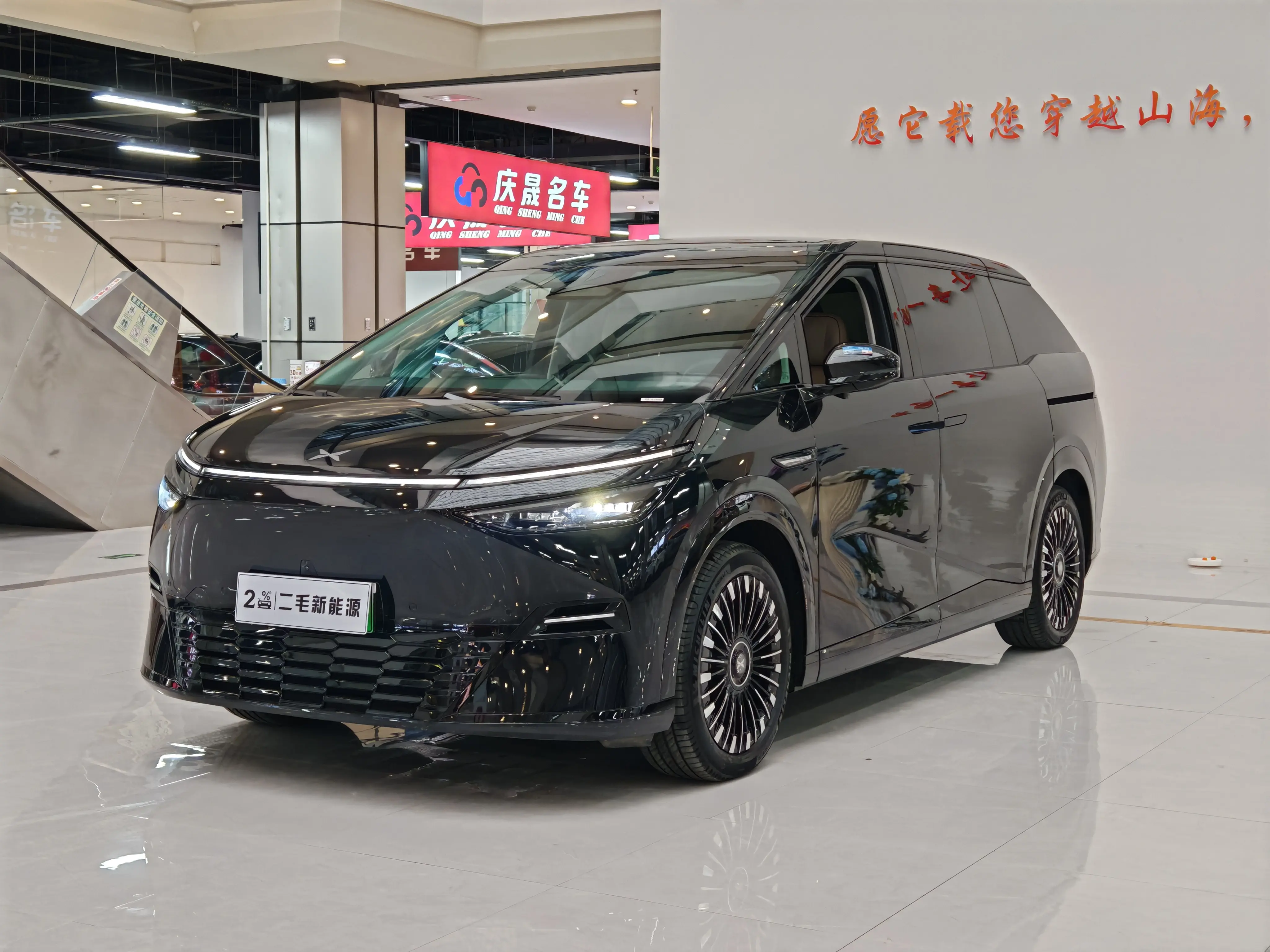 Xpeng X9  из Китая