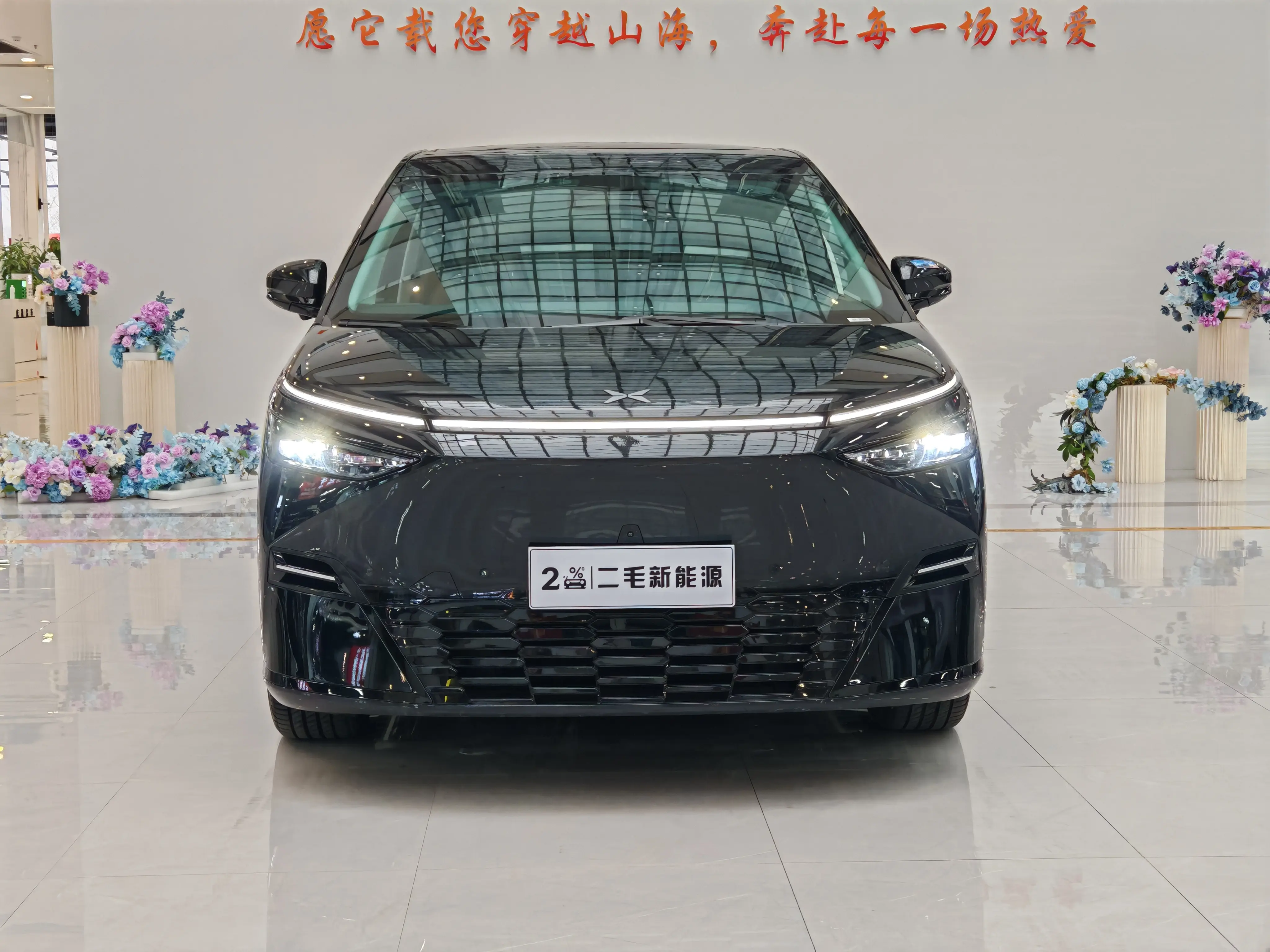 Xpeng X9  из Китая