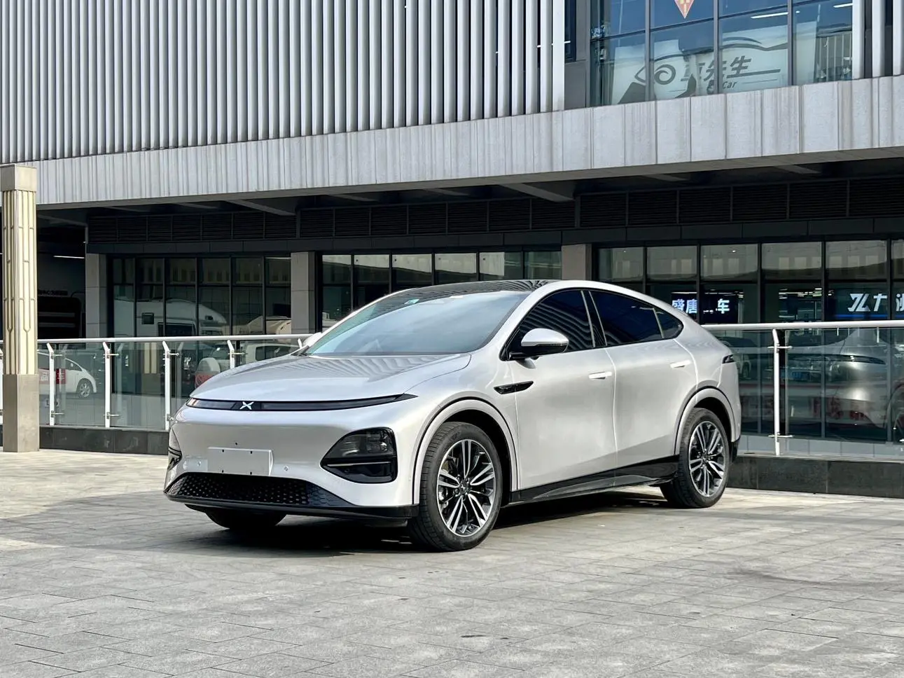 Xpeng G6  из Китая