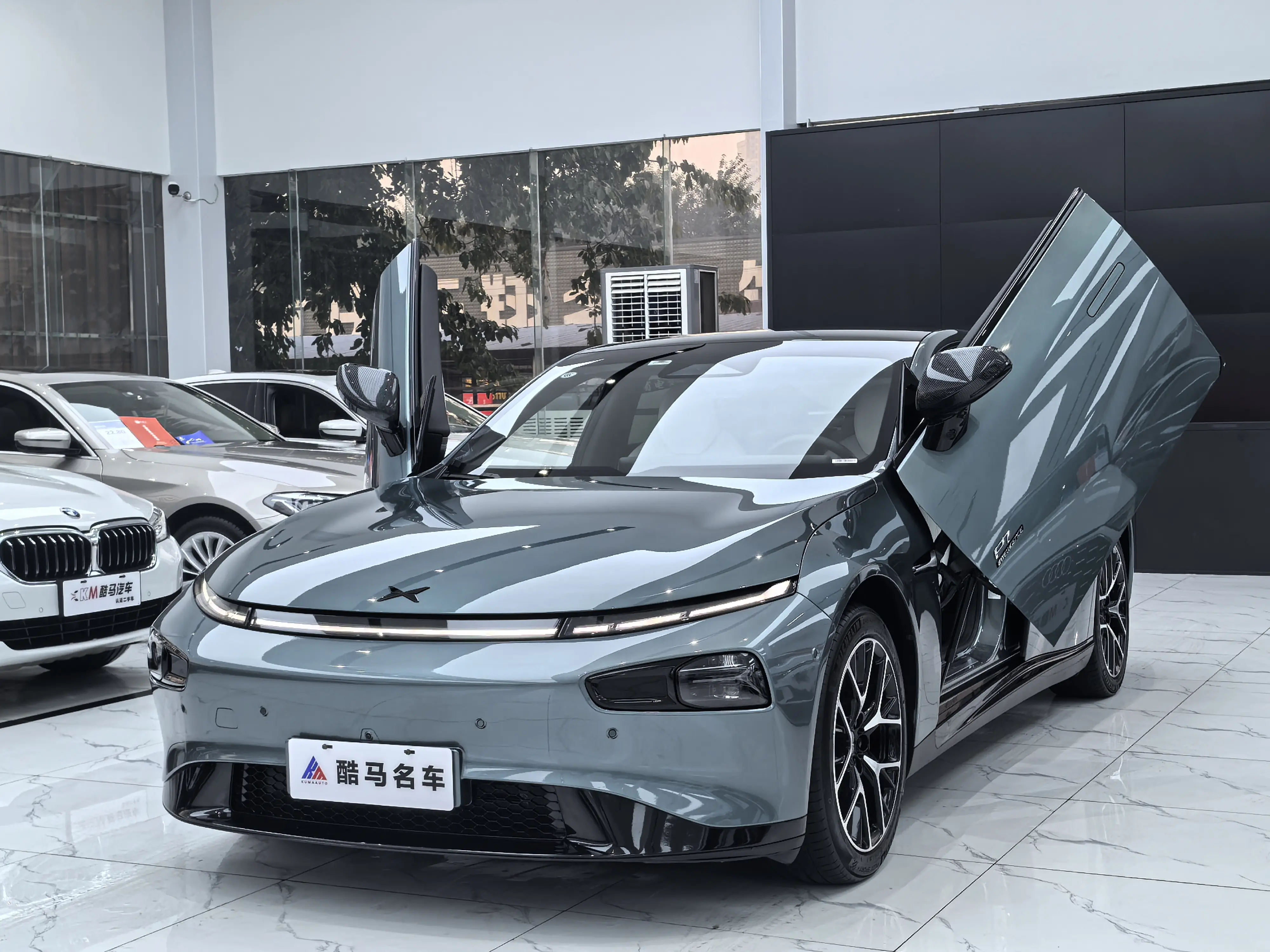 Xpeng P7  из Китая