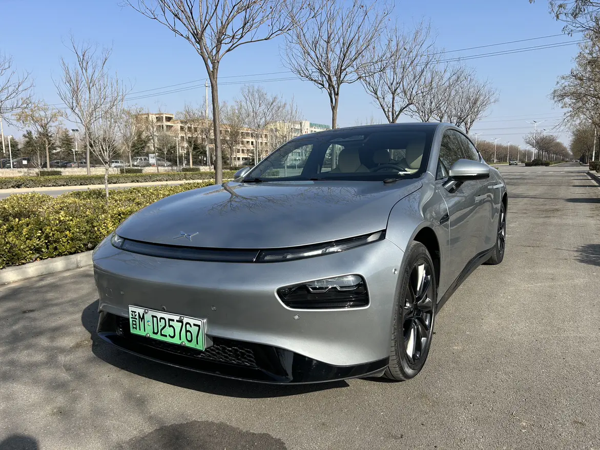 Xpeng P7  из Китая