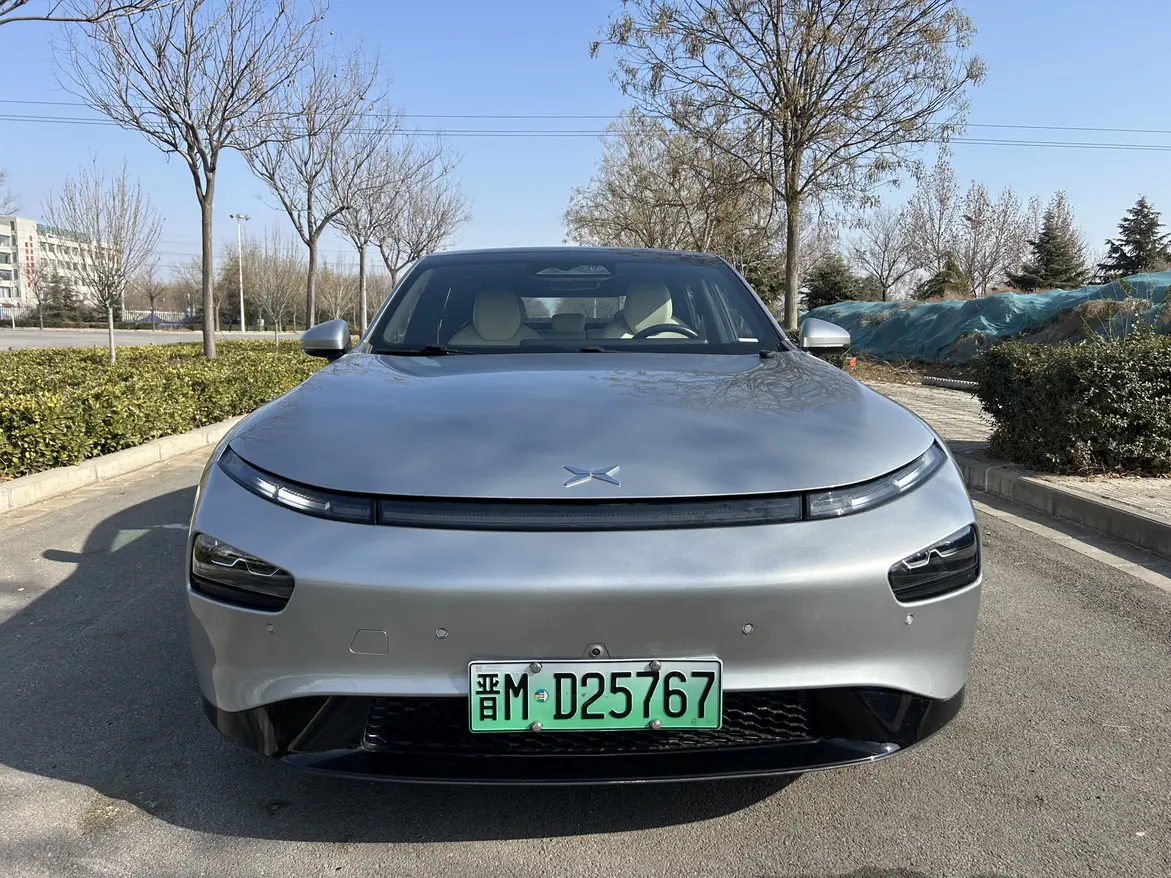 Xpeng P7  из Китая