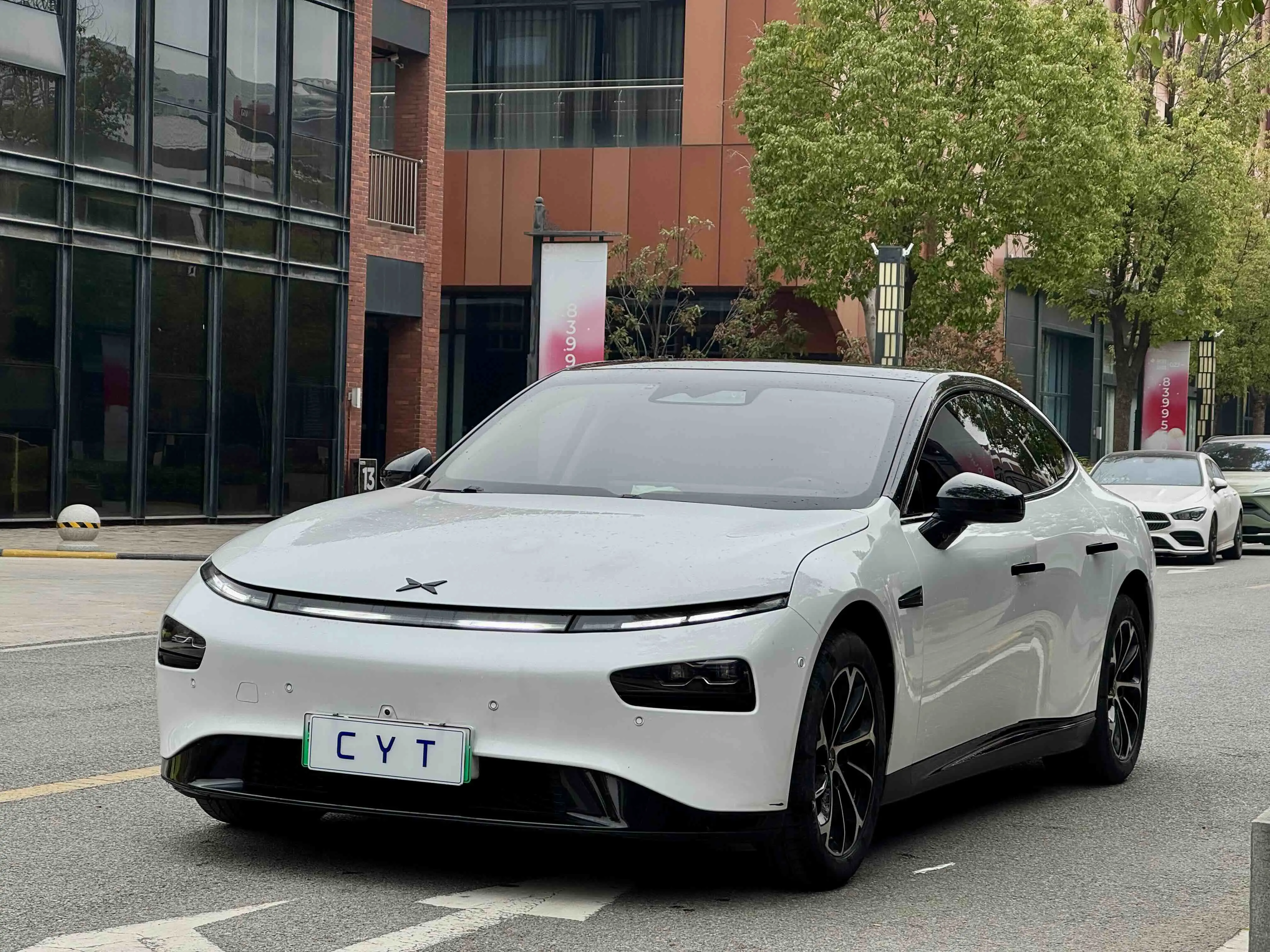 Xpeng P7  из Китая