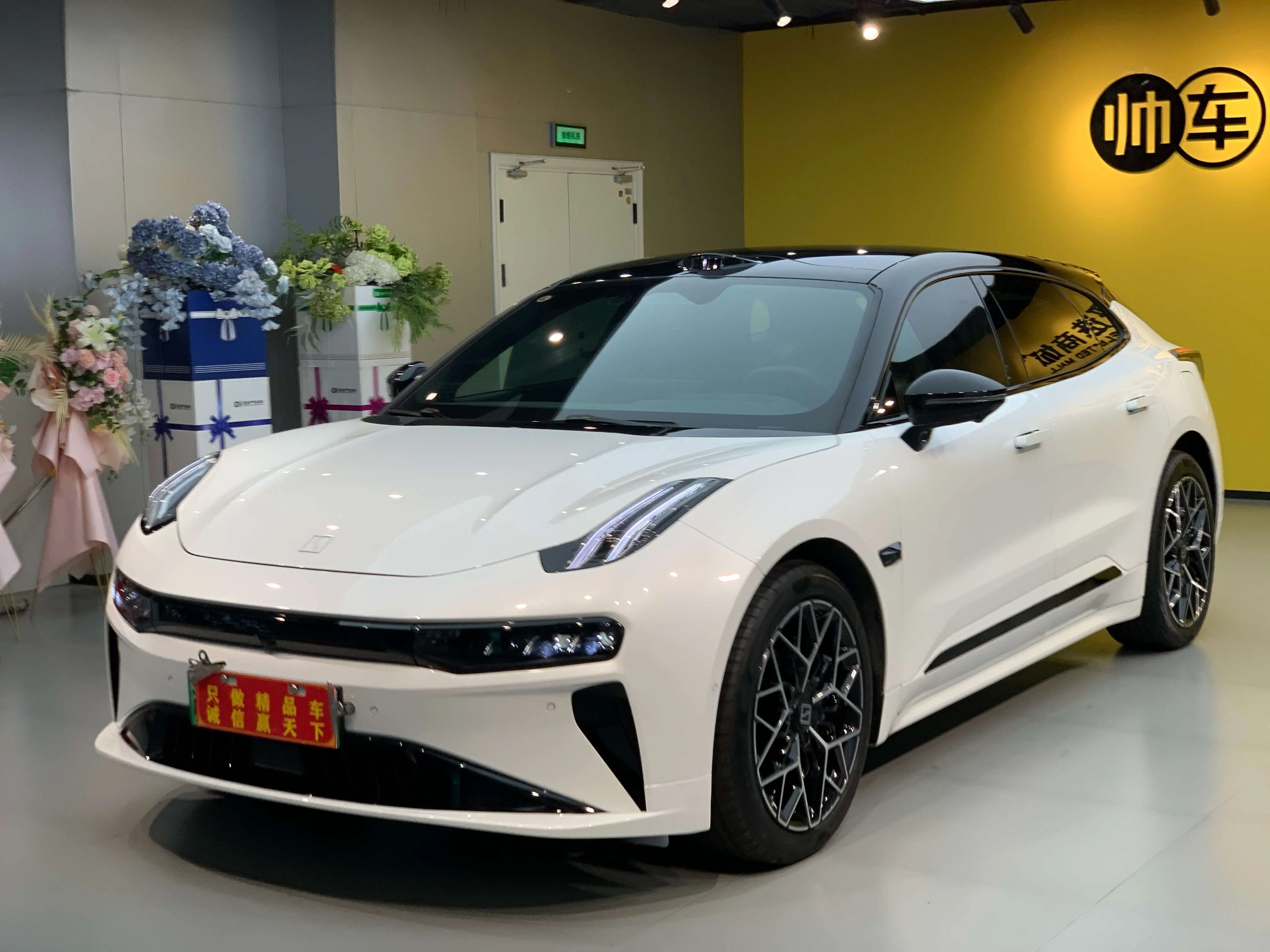 ZEEKR 001  из Китая