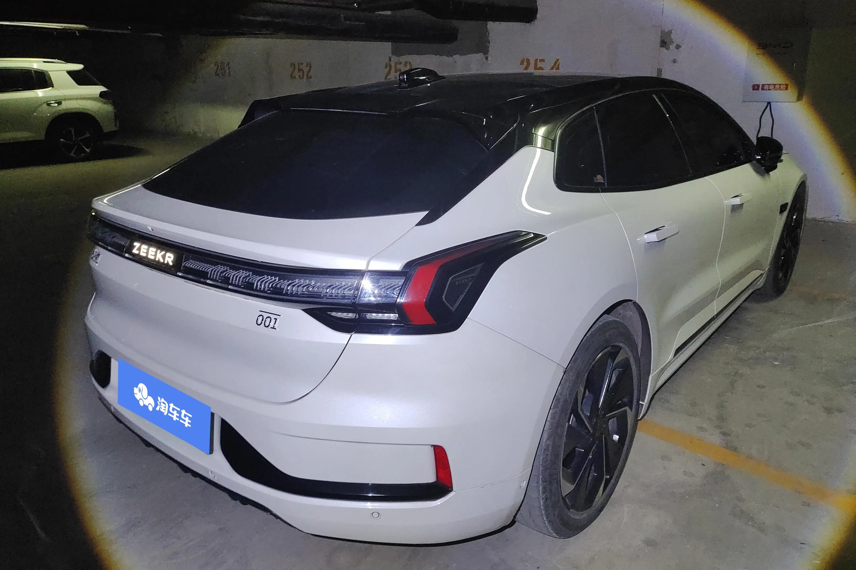 ZEEKR 001  из Китая
