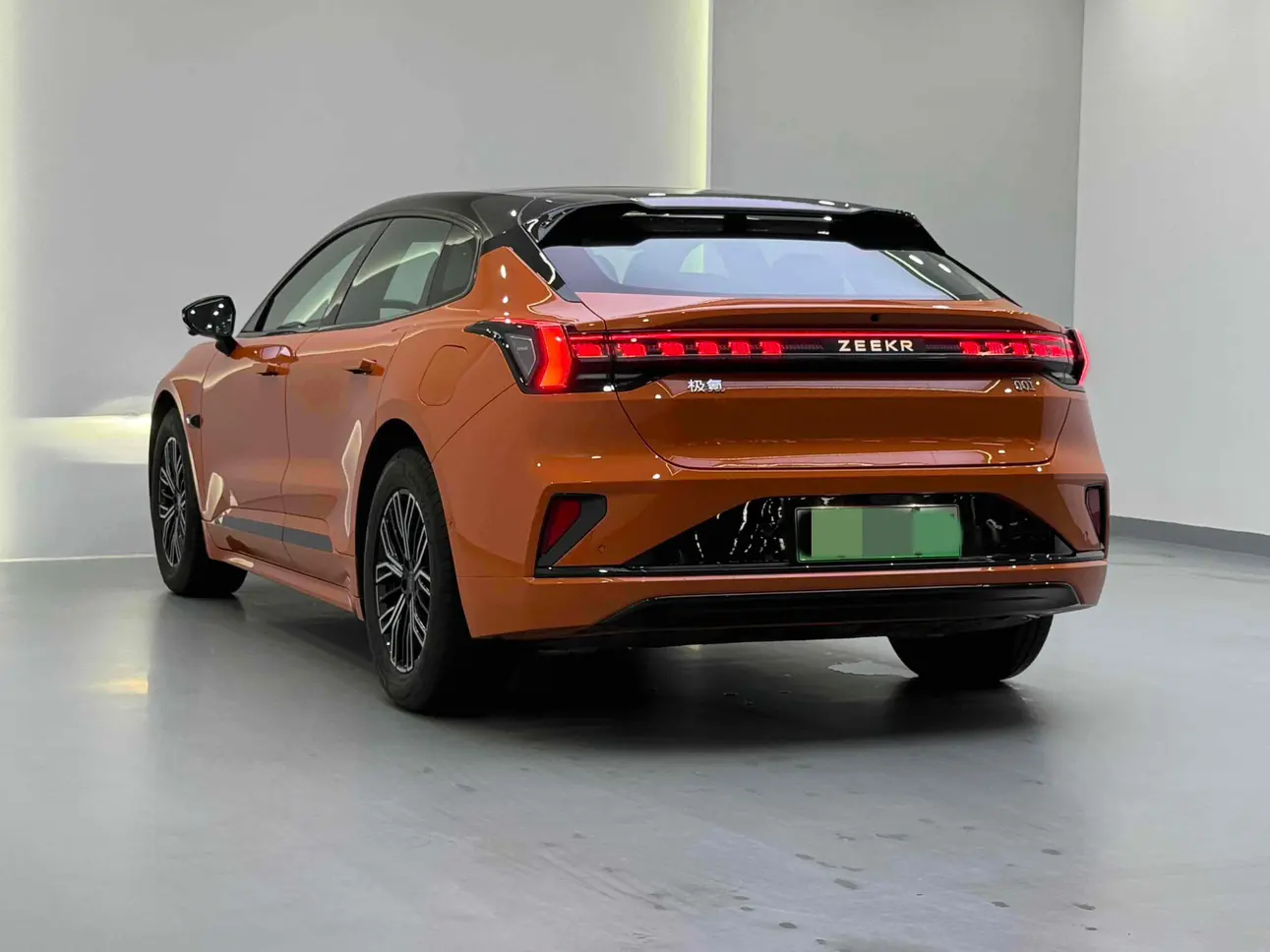 ZEEKR 001  из Китая