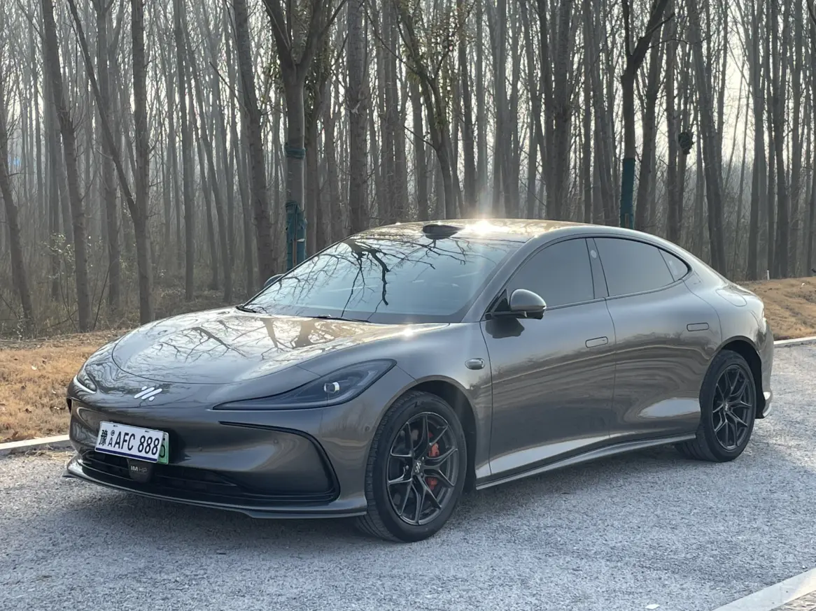 Zhiji L6  из Китая