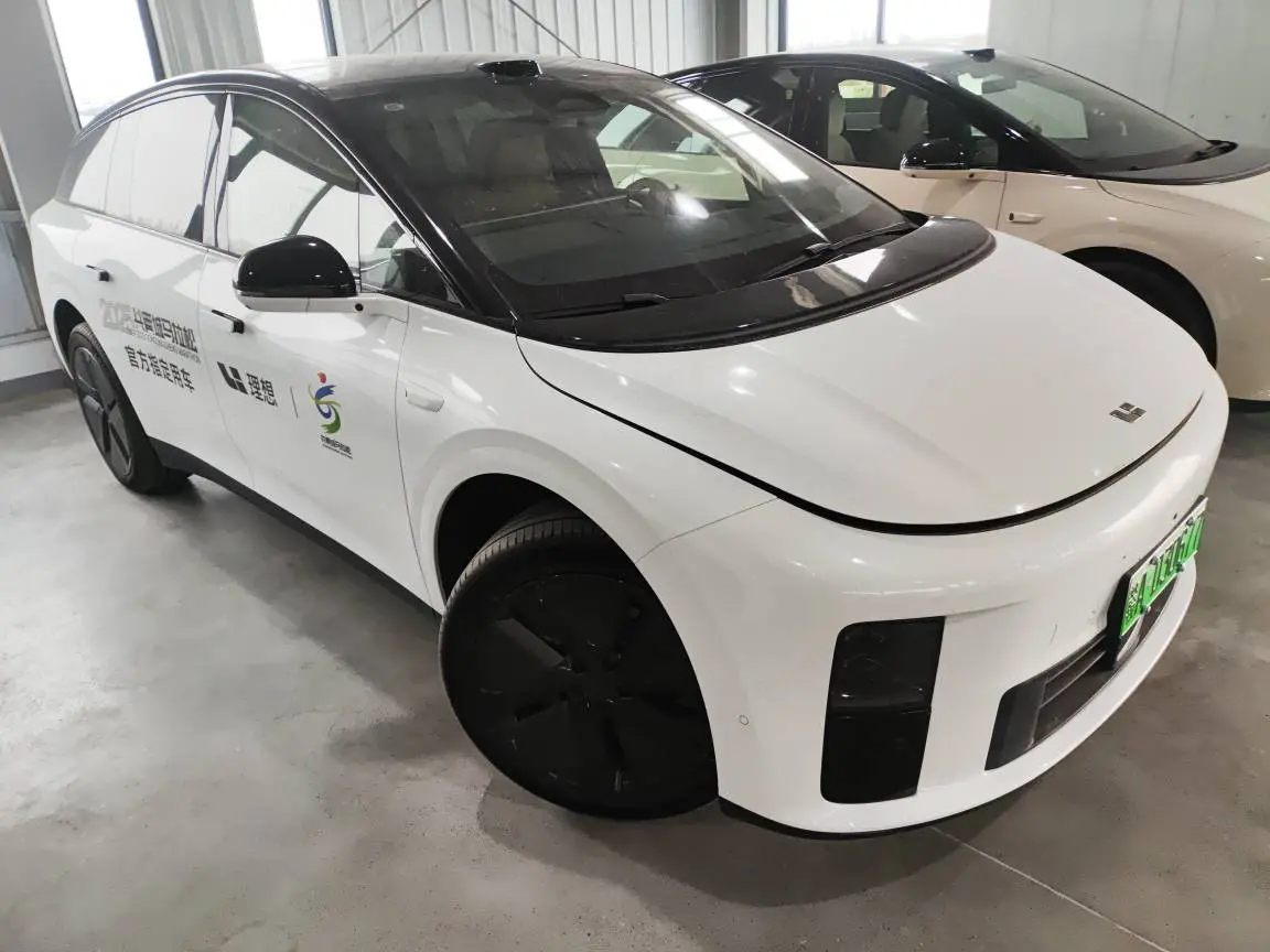 Li Ideal i6  из Китая