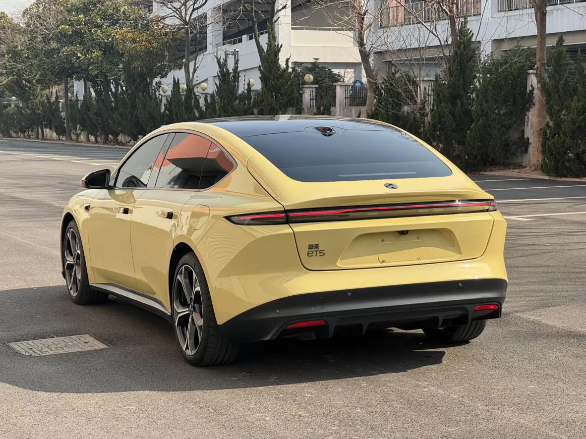 NIO ET5  из Китая