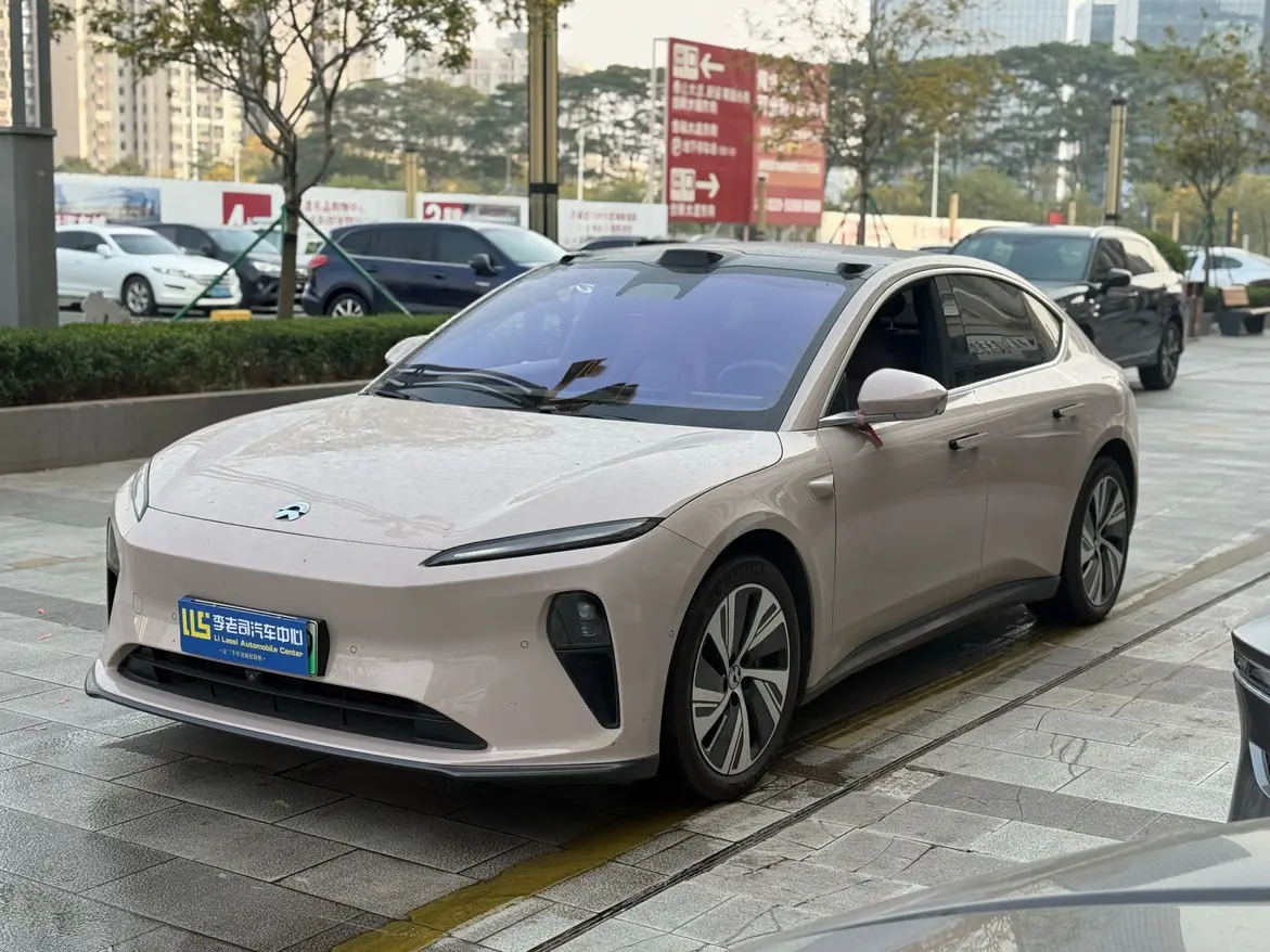 NIO ET5  из Китая