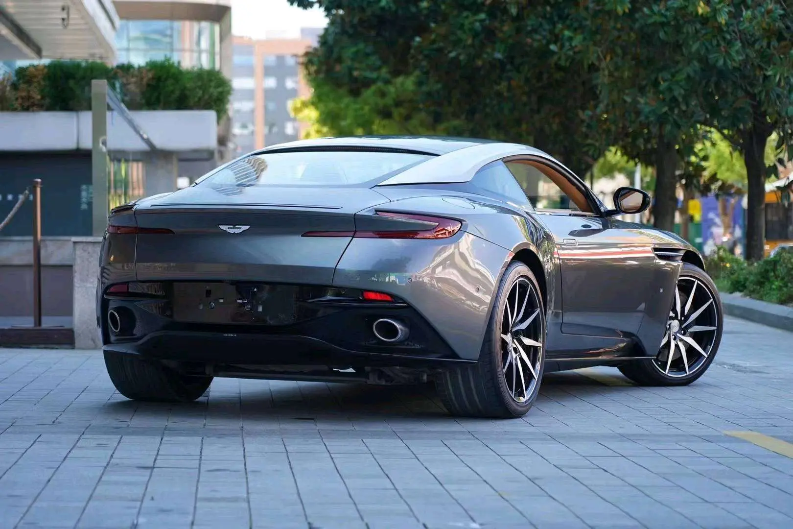 Aston Martin DB11  из Китая