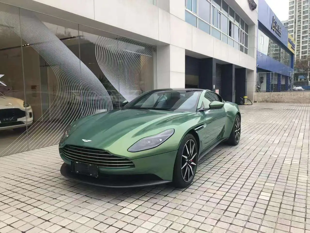 Aston Martin DB11  из Китая