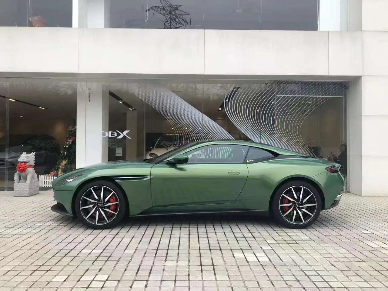 Aston Martin DB11  из Китая
