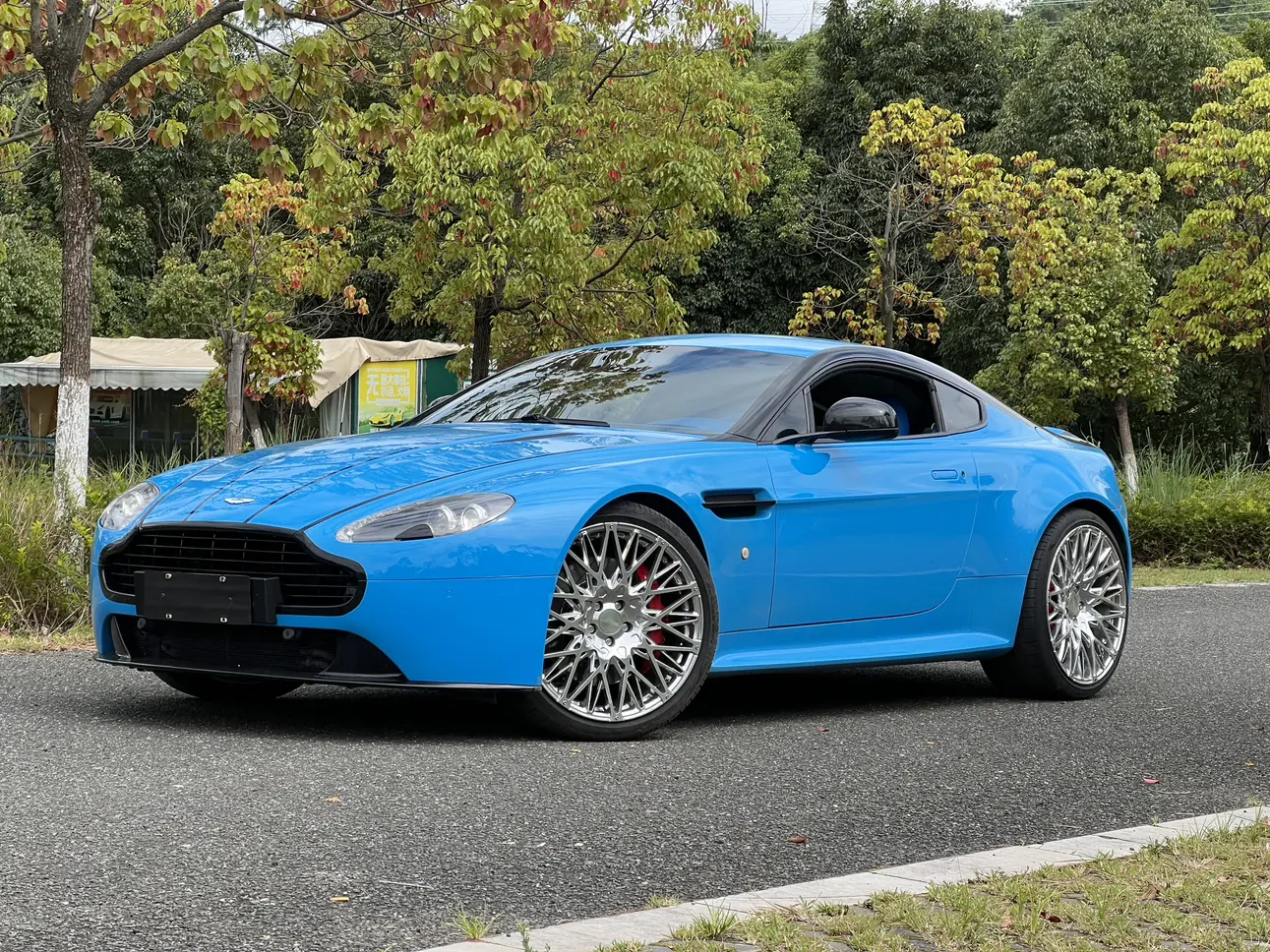 Aston Martin Vantage  из Китая