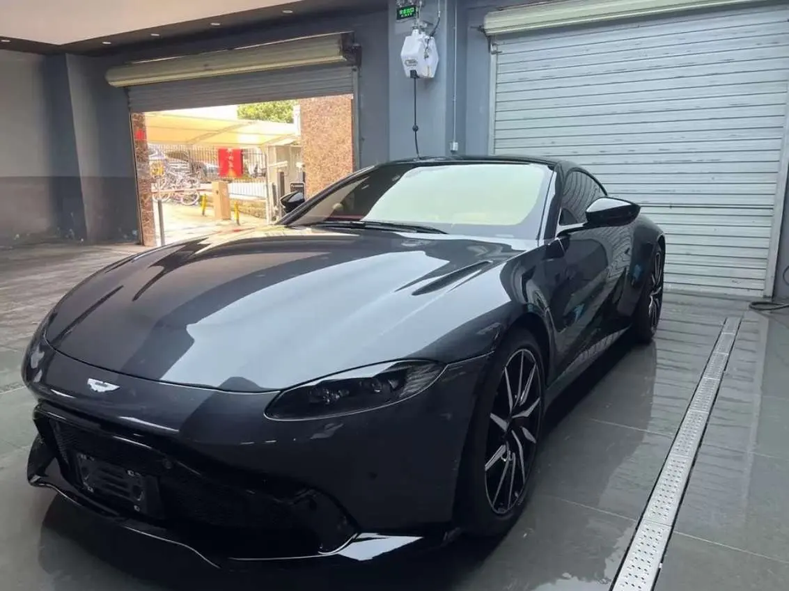 Aston Martin Vantage  из Китая