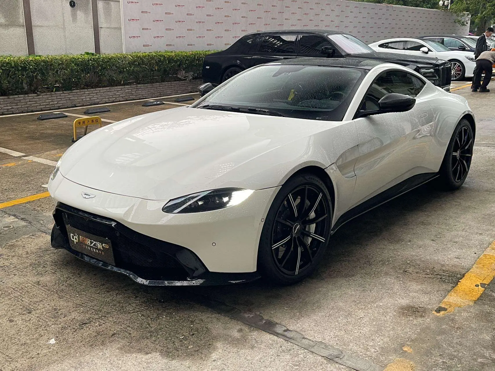 Aston Martin Vantage  из Китая