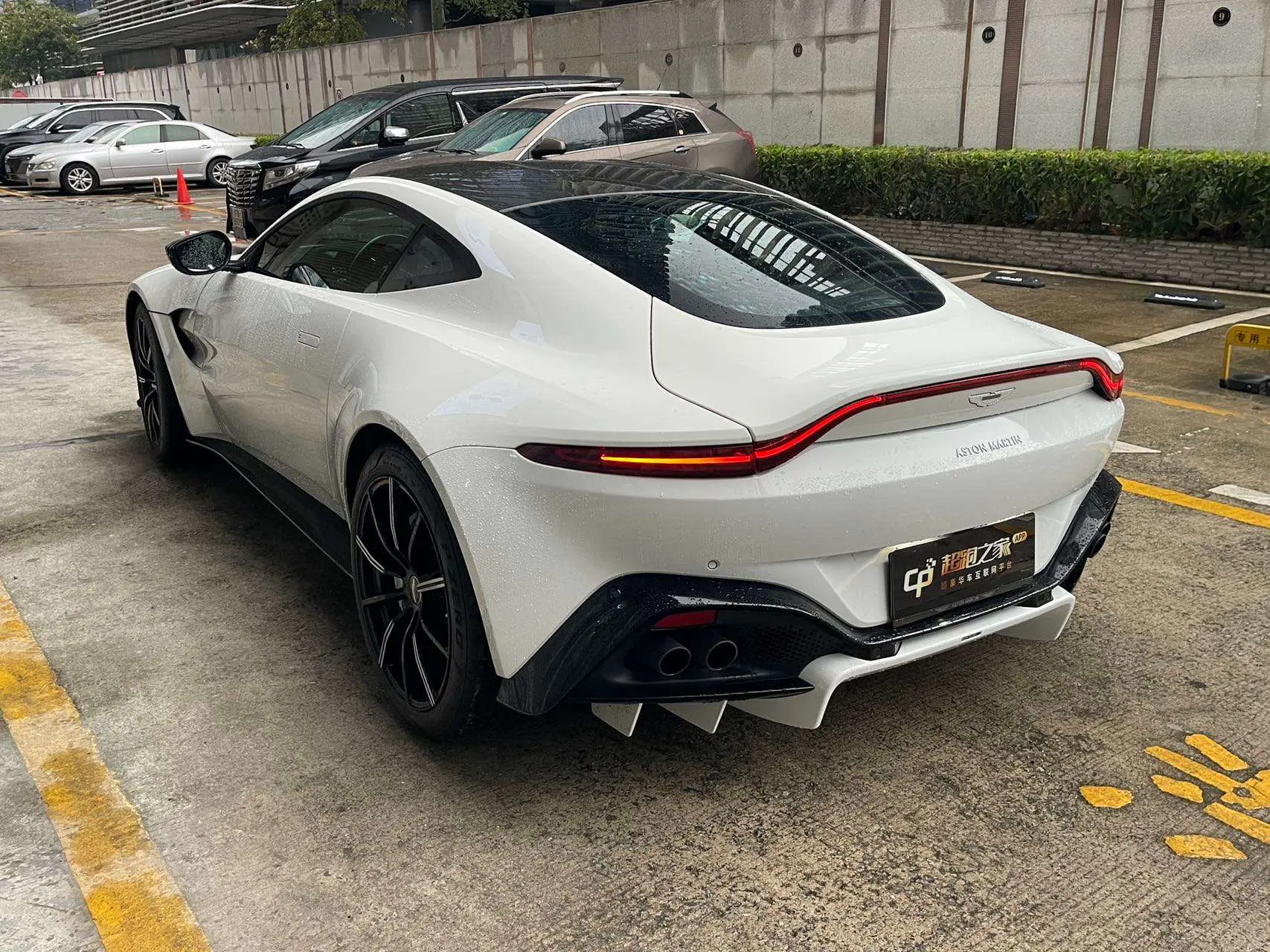 Aston Martin Vantage  из Китая