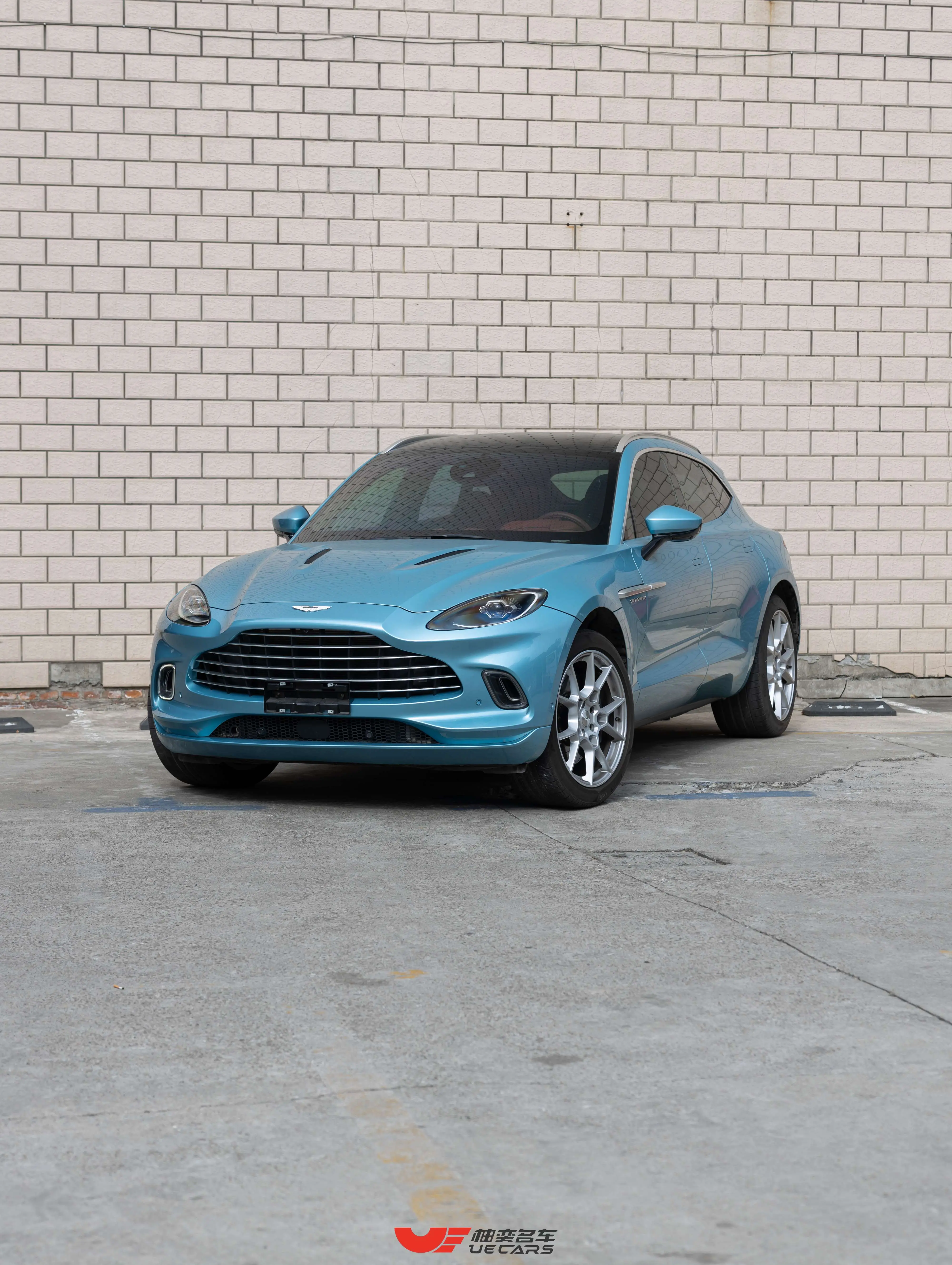 Aston Martin DBX  из Китая