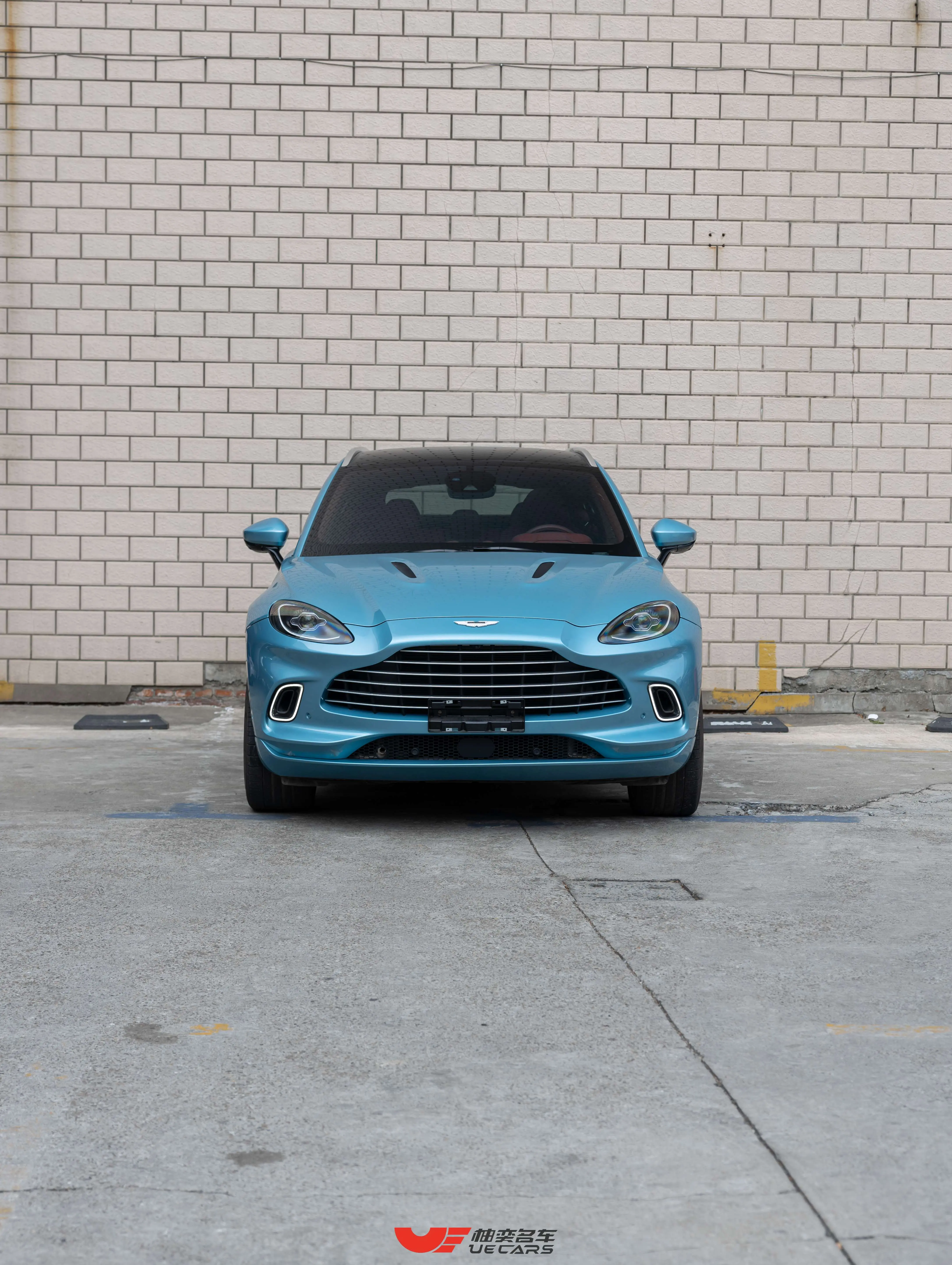 Aston Martin DBX  из Китая