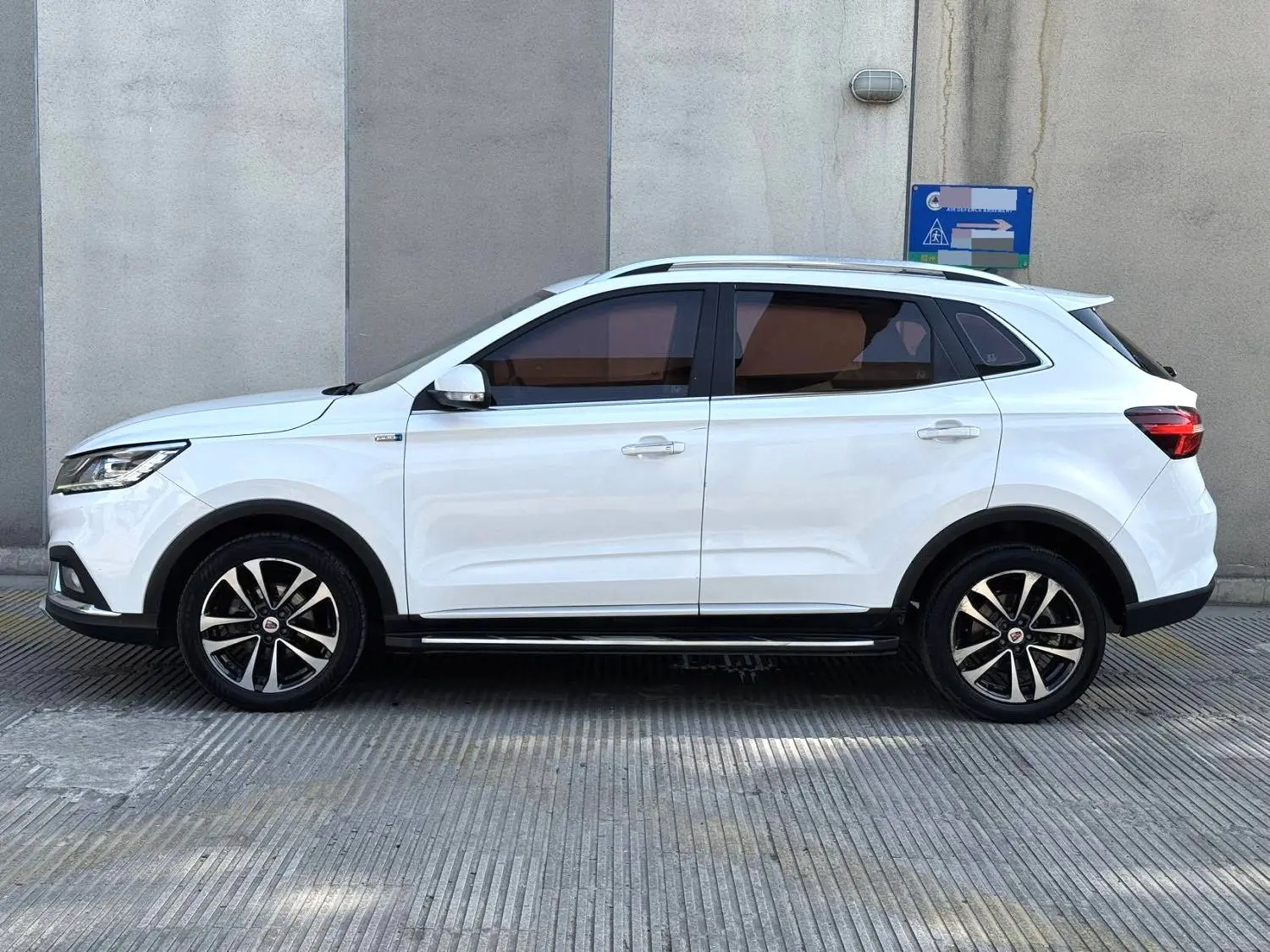 Roewe RX3  из Китая