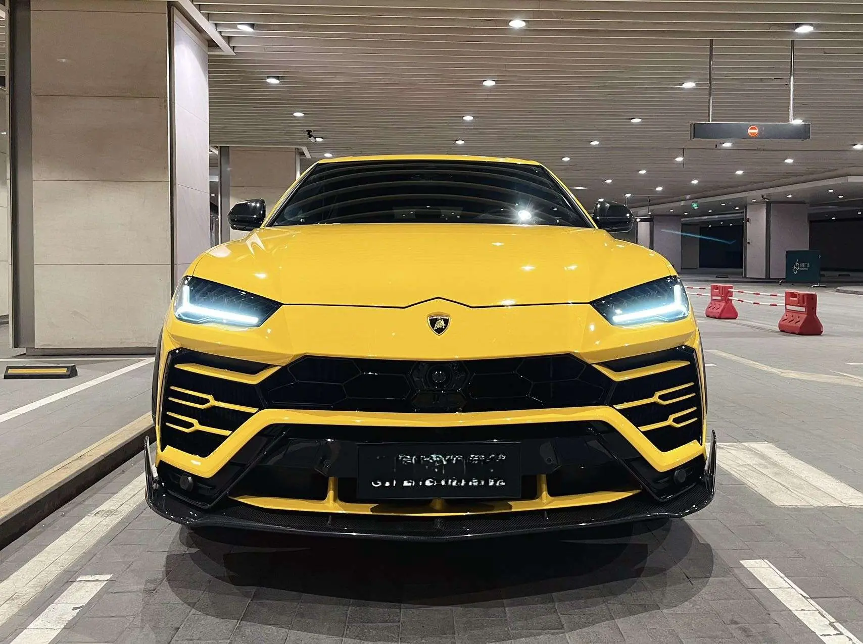 Lamborghini Urus  из Китая