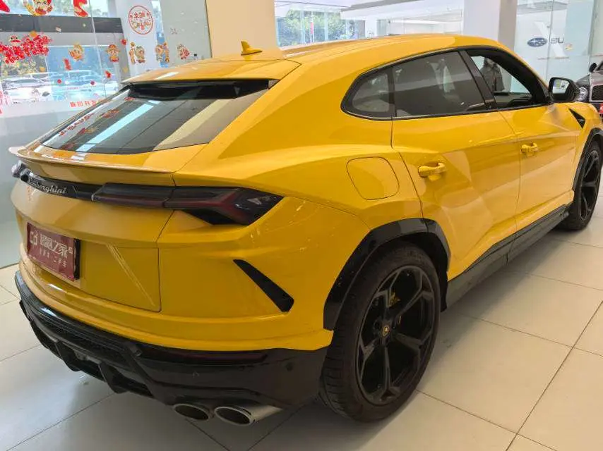 Lamborghini Urus  из Китая