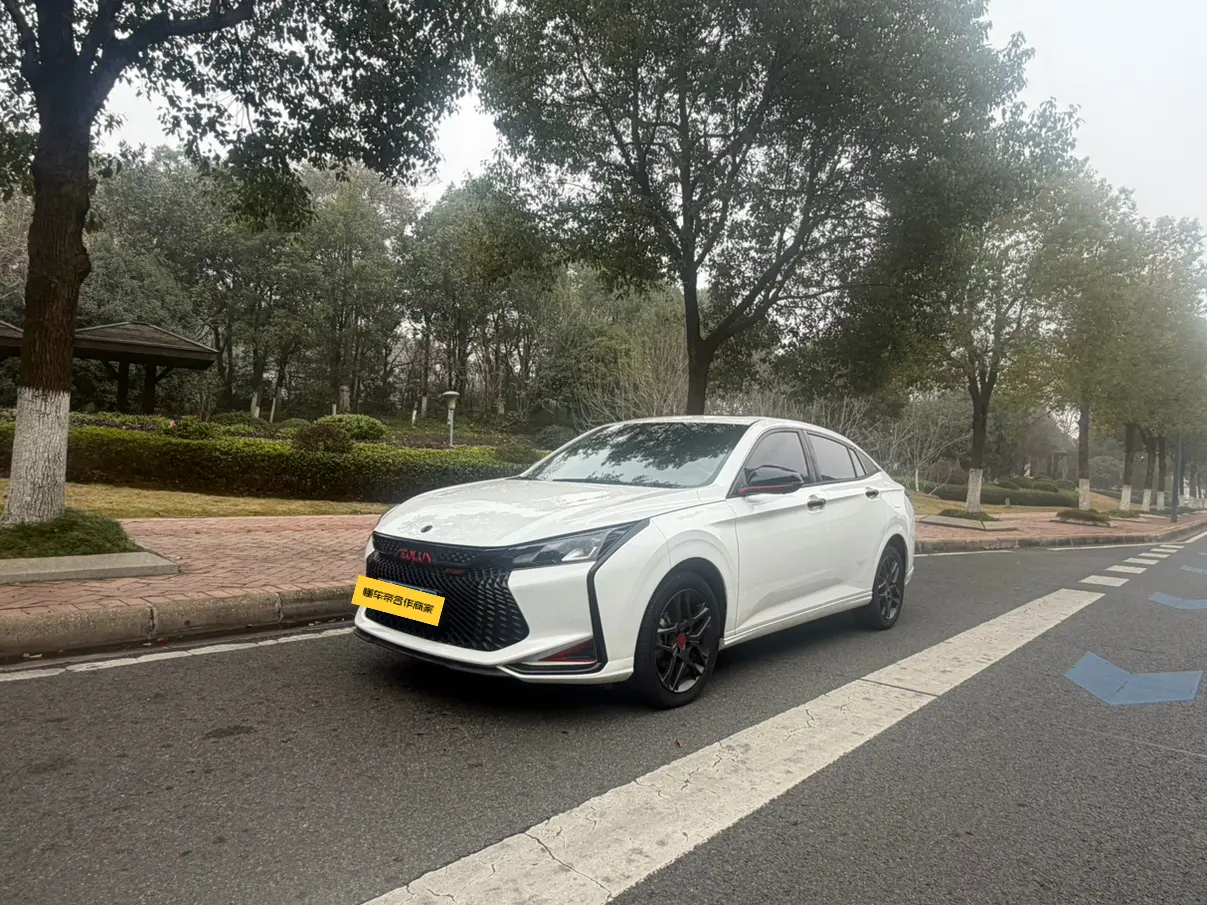 Dongfeng Yixuan  из Китая