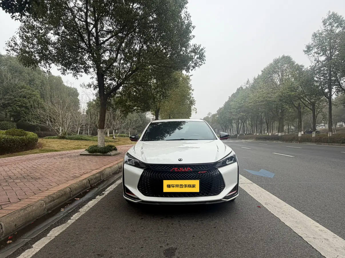 Dongfeng Yixuan  из Китая