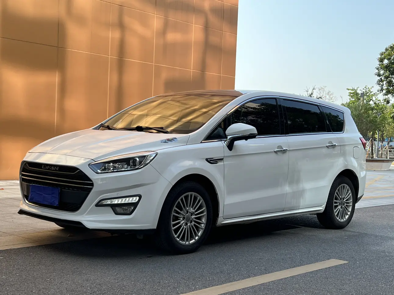 Lifan Xuanlang  из Китая